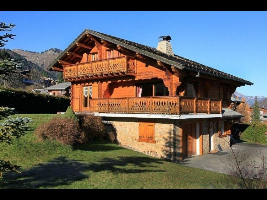 Le chalet « L'arba Clar » vue de l’extérieur en été 