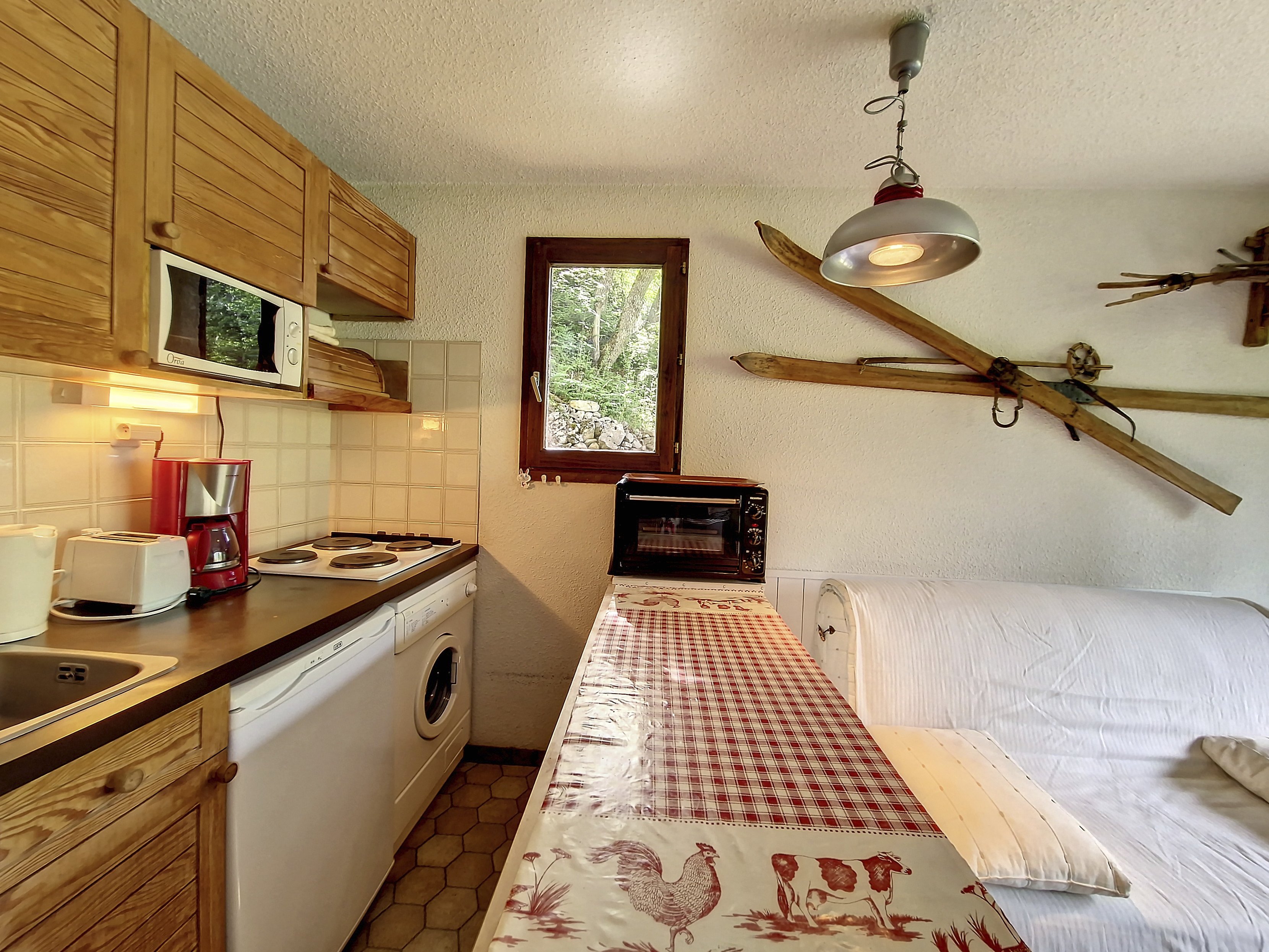 APPA ANEMONE 10 - VALLOUISE LA CASSE . Studio en rez de jardin ( 4 personnes = 2 adultes+ 2 enfants)