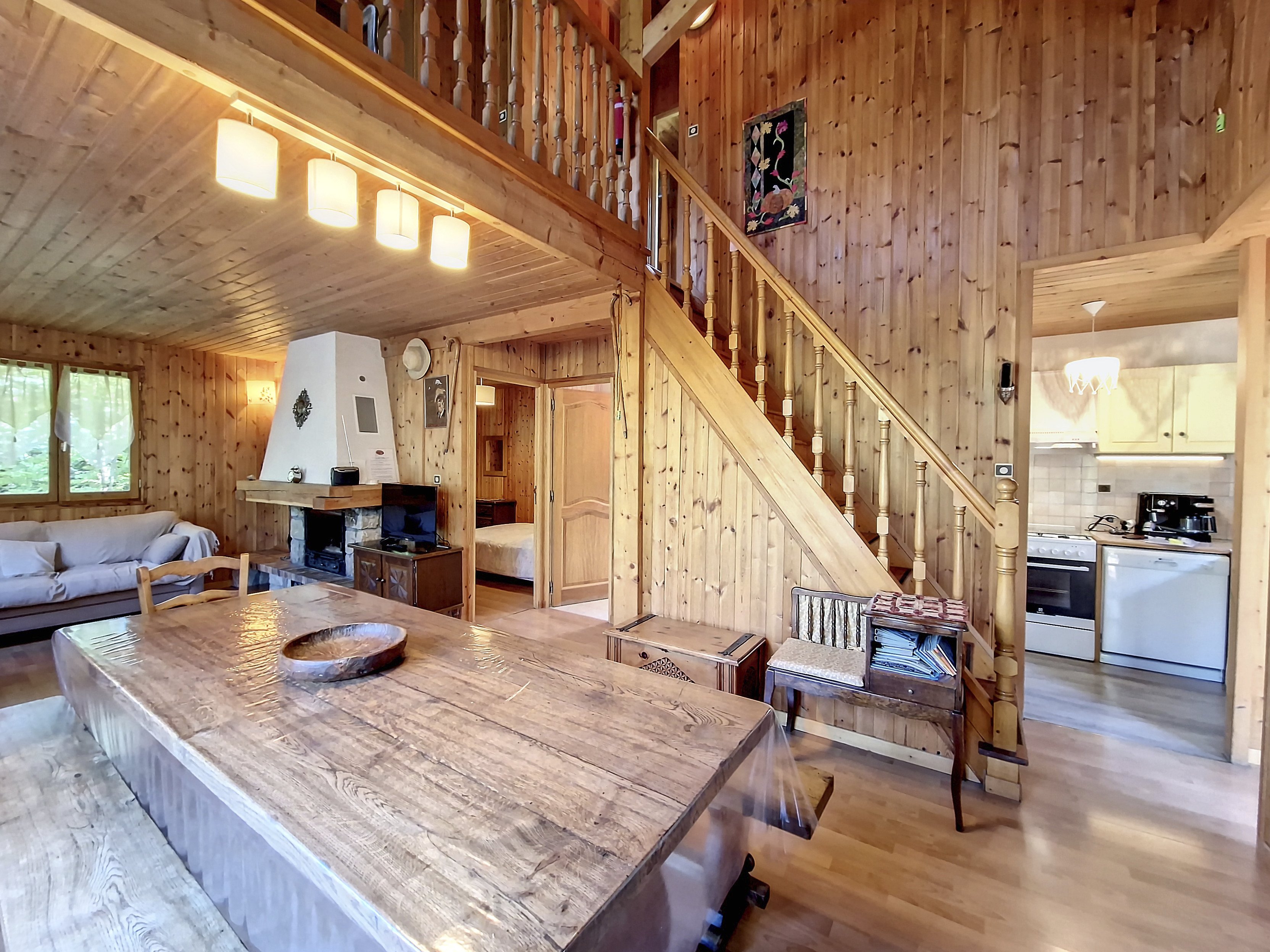 CHAL LES BANS - VALLOUISE. Petit chalet avec jardin pour 7 personnes.