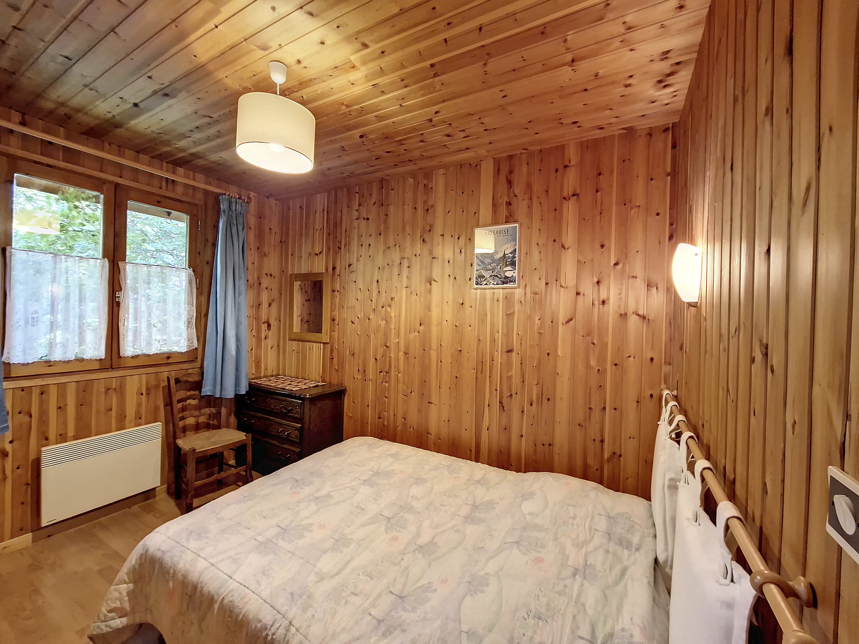 CHAL LES BANS - VALLOUISE. Petit chalet avec jardin pour 7 personnes.
