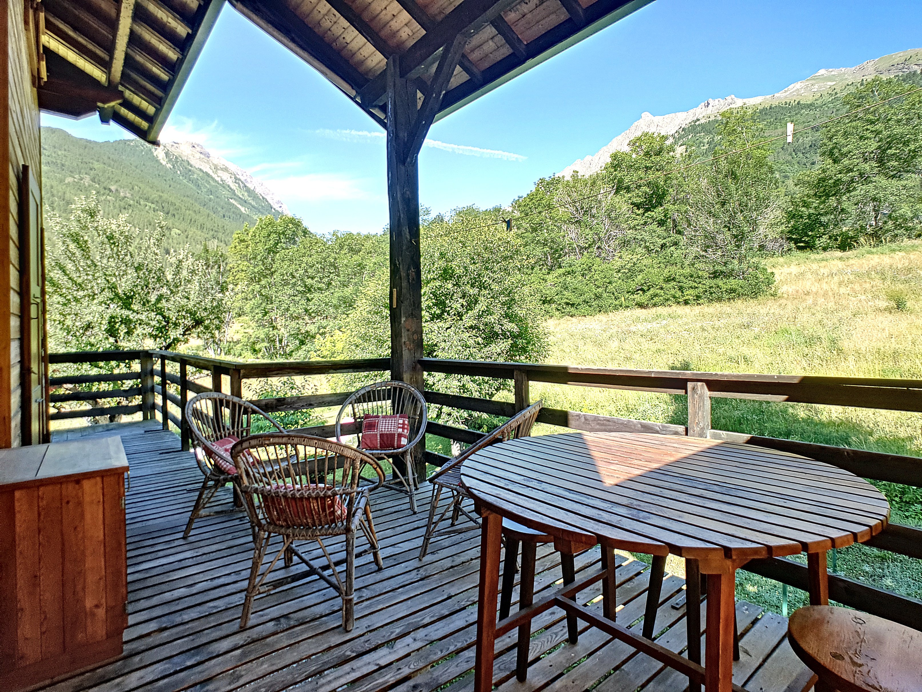 CHAL LES TROLLS - VALLOUISE. Chalet dans un environnement idyllique.