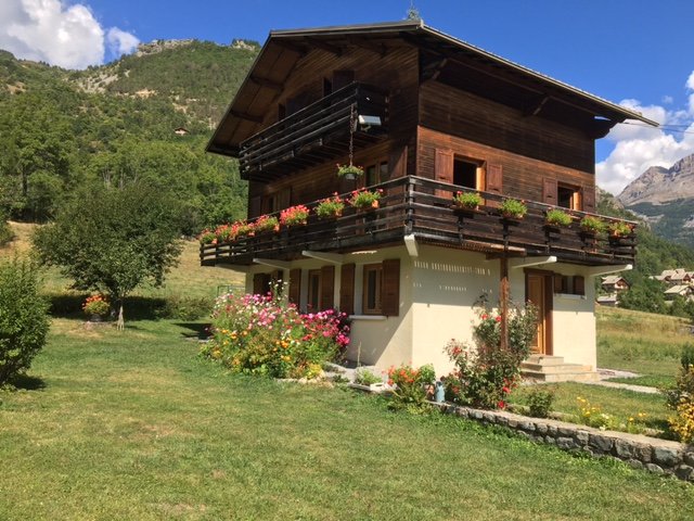 CHAL LES TROLLS - VALLOUISE. Chalet dans un environnement idyllique.