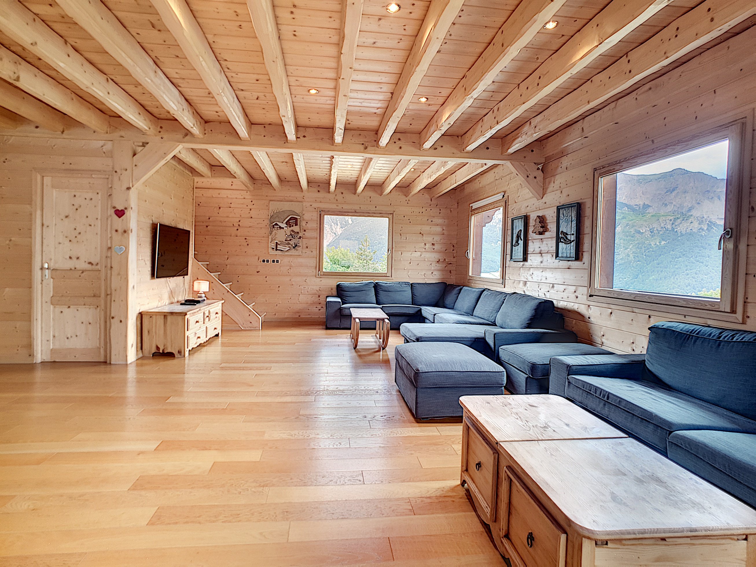 CHAL SCHMOES - PUY ST VINCENT 1400. Superbe chalet skis aux pieds (10 PERSONNES)