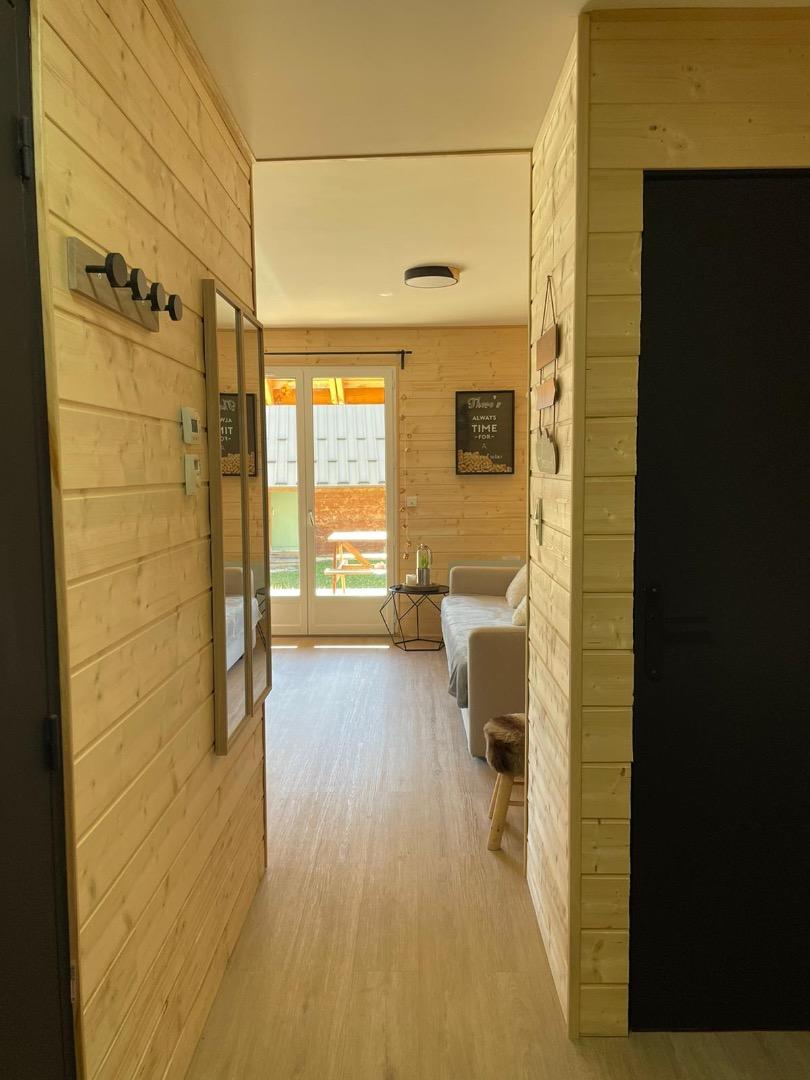 9 couchages, les flocons du soleil près des pistes, accès piscine, wifi, netflix inclus