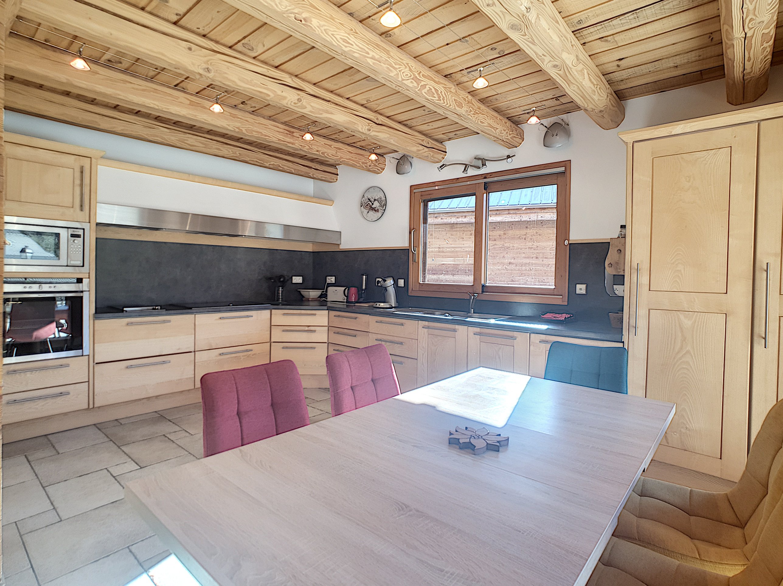 CHALET JULIE- Très beau chalet à proximité du centre du village de Vallouise