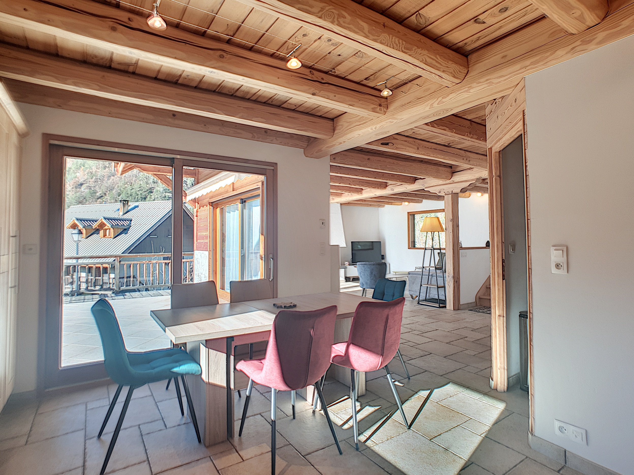 CHALET JULIE- Très beau chalet à proximité du centre du village de Vallouise