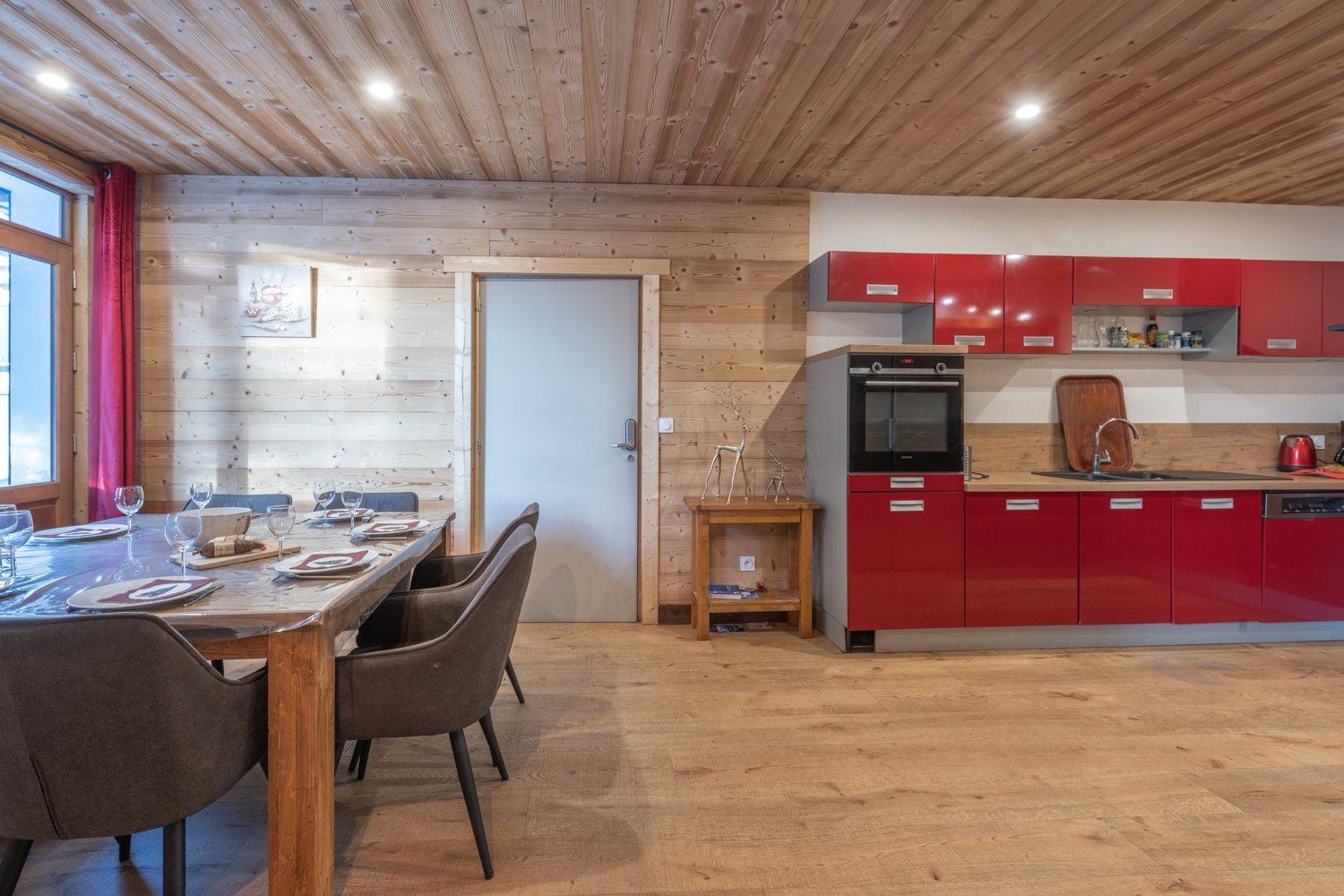 Chalet alpe d'huez à 1850 m 8 p- 3 chambres-3 salle d'eau-local à ski