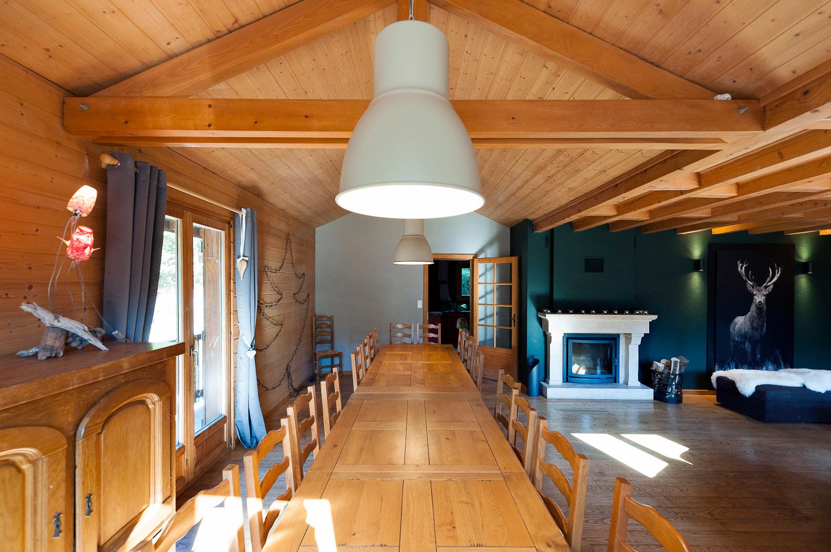 Chalet Family, Friends & Fools