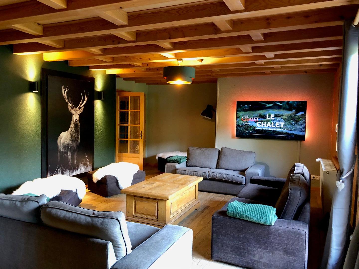 Chalet Family, Friends & Fools