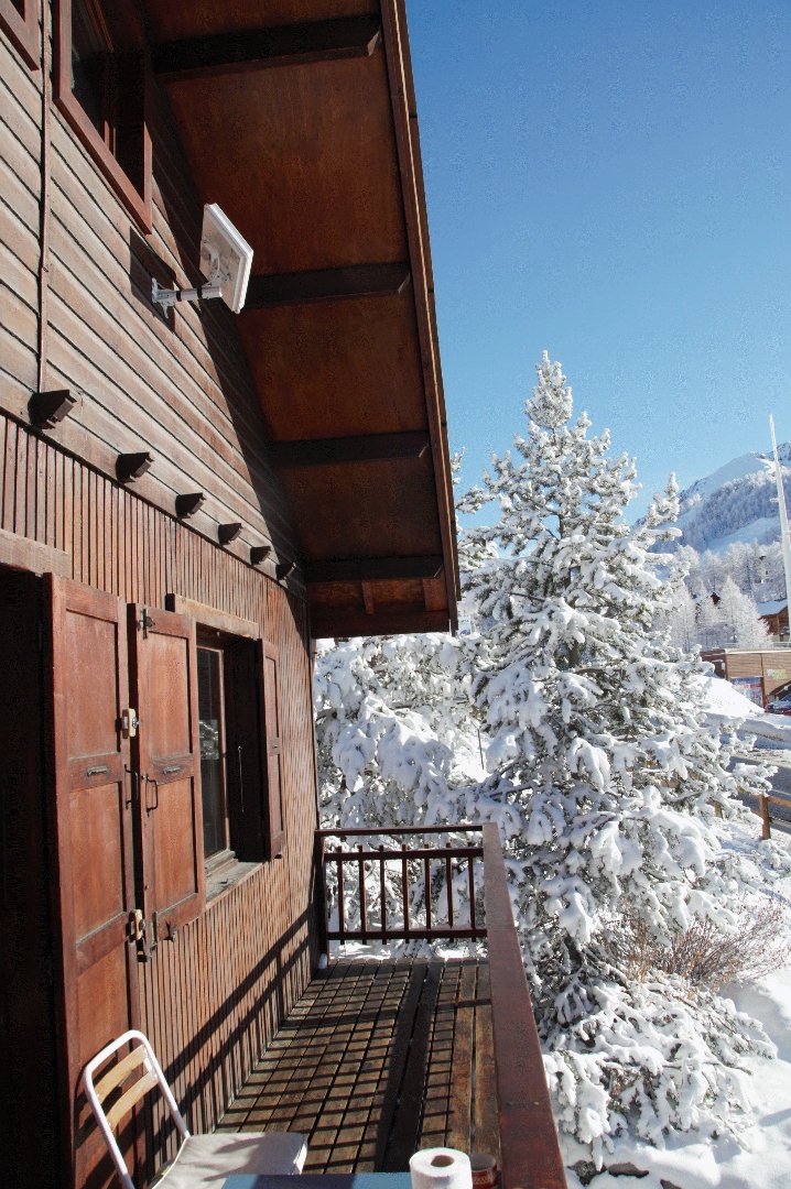 Le Moral (1860m) face aux pistes 