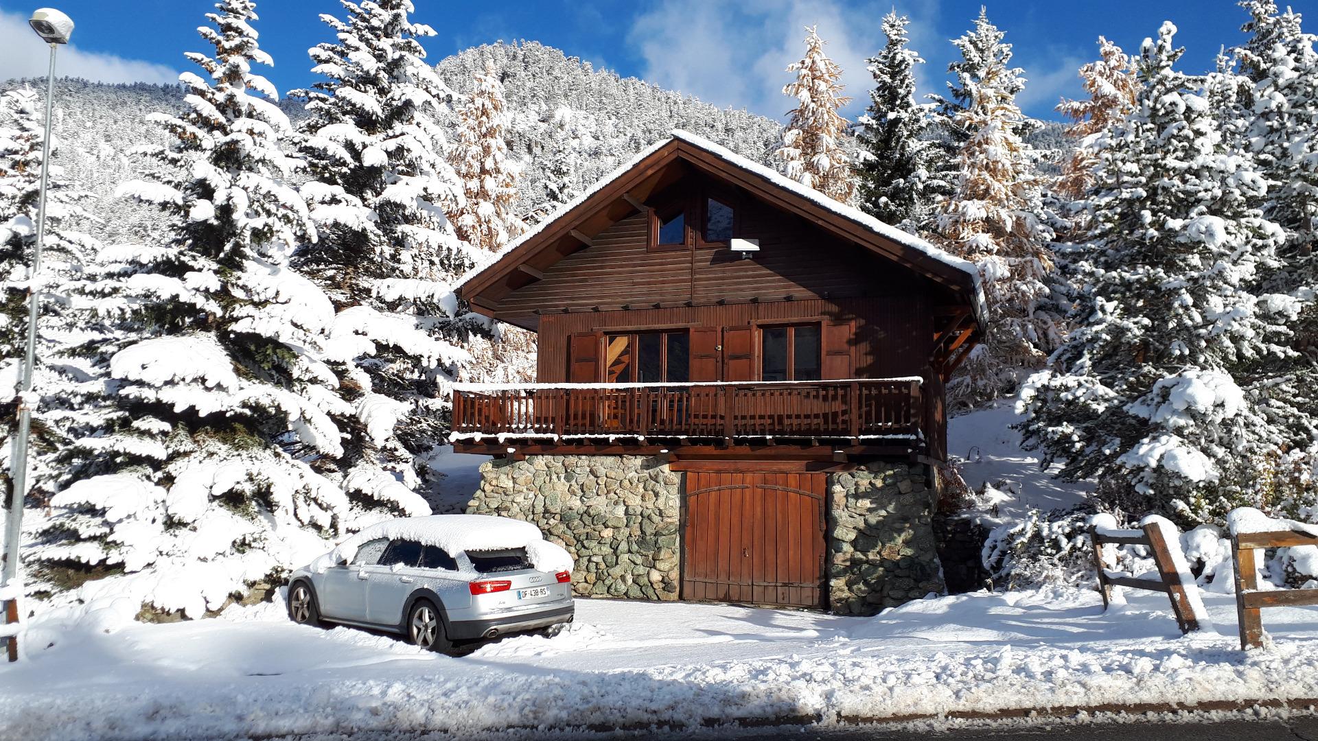 Le Moral (1860m) face aux pistes 