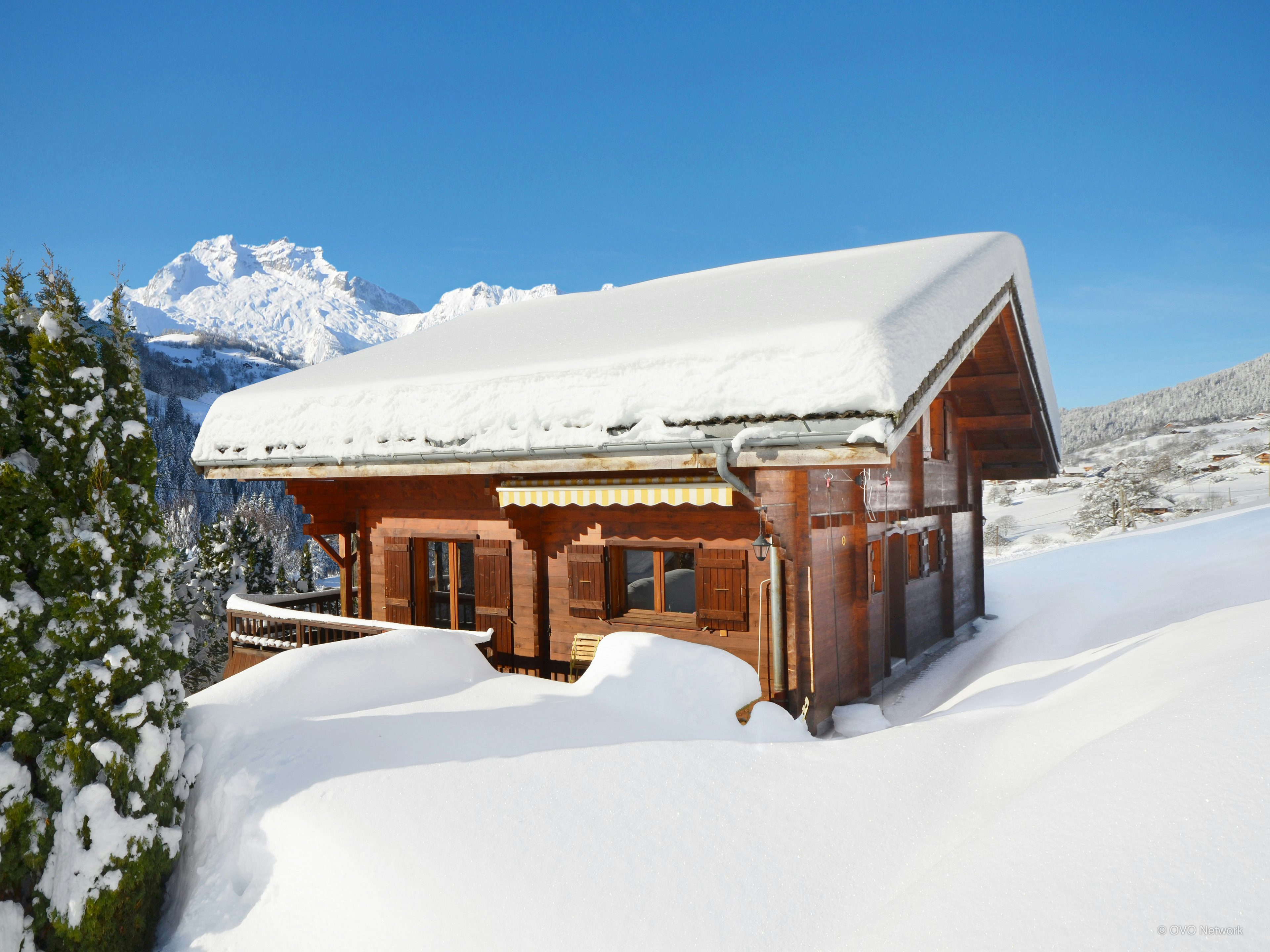 Séjour en nature avec vue panoramique et salle de jeux