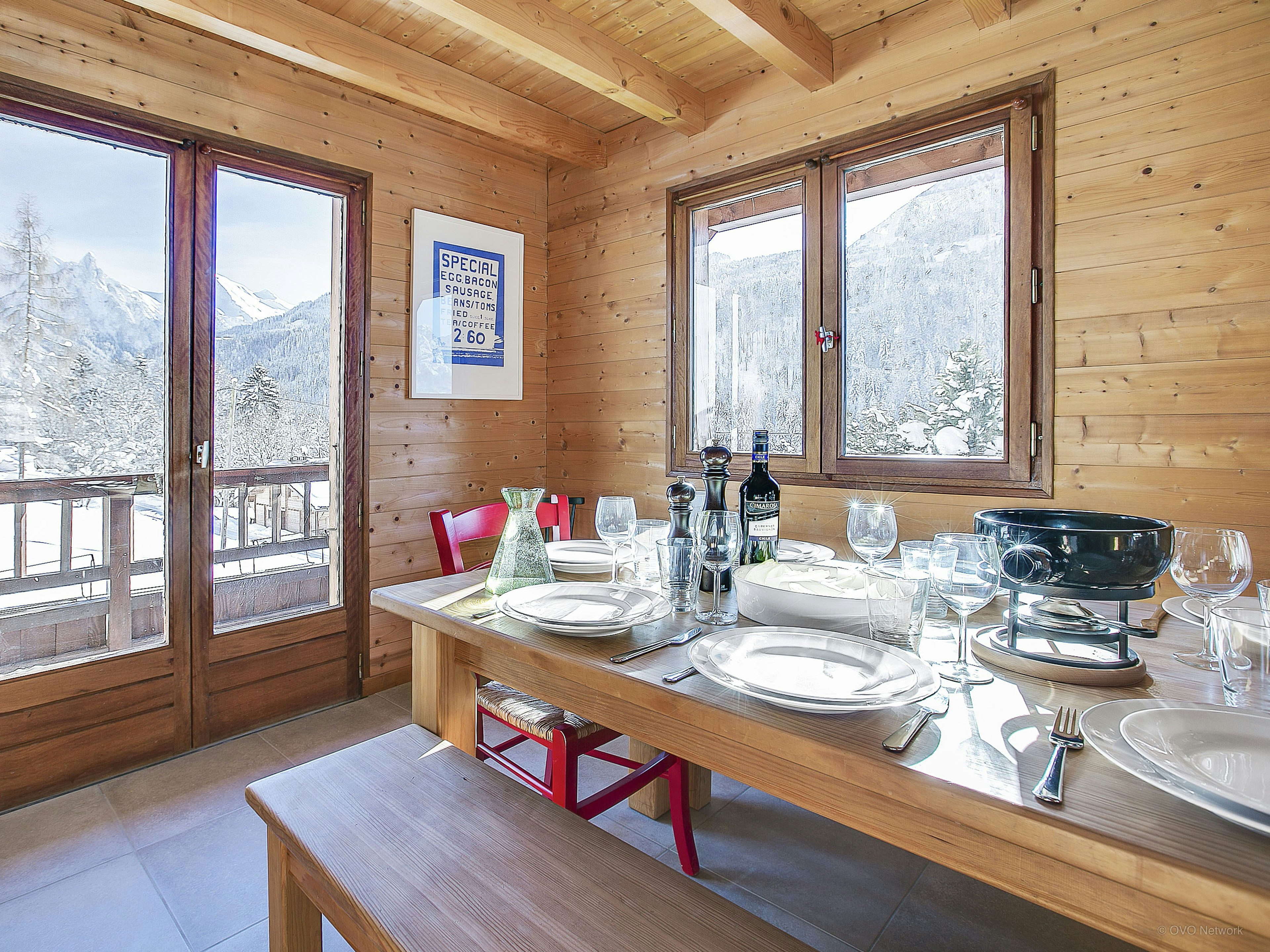 Séjour en nature avec vue panoramique et salle de jeux