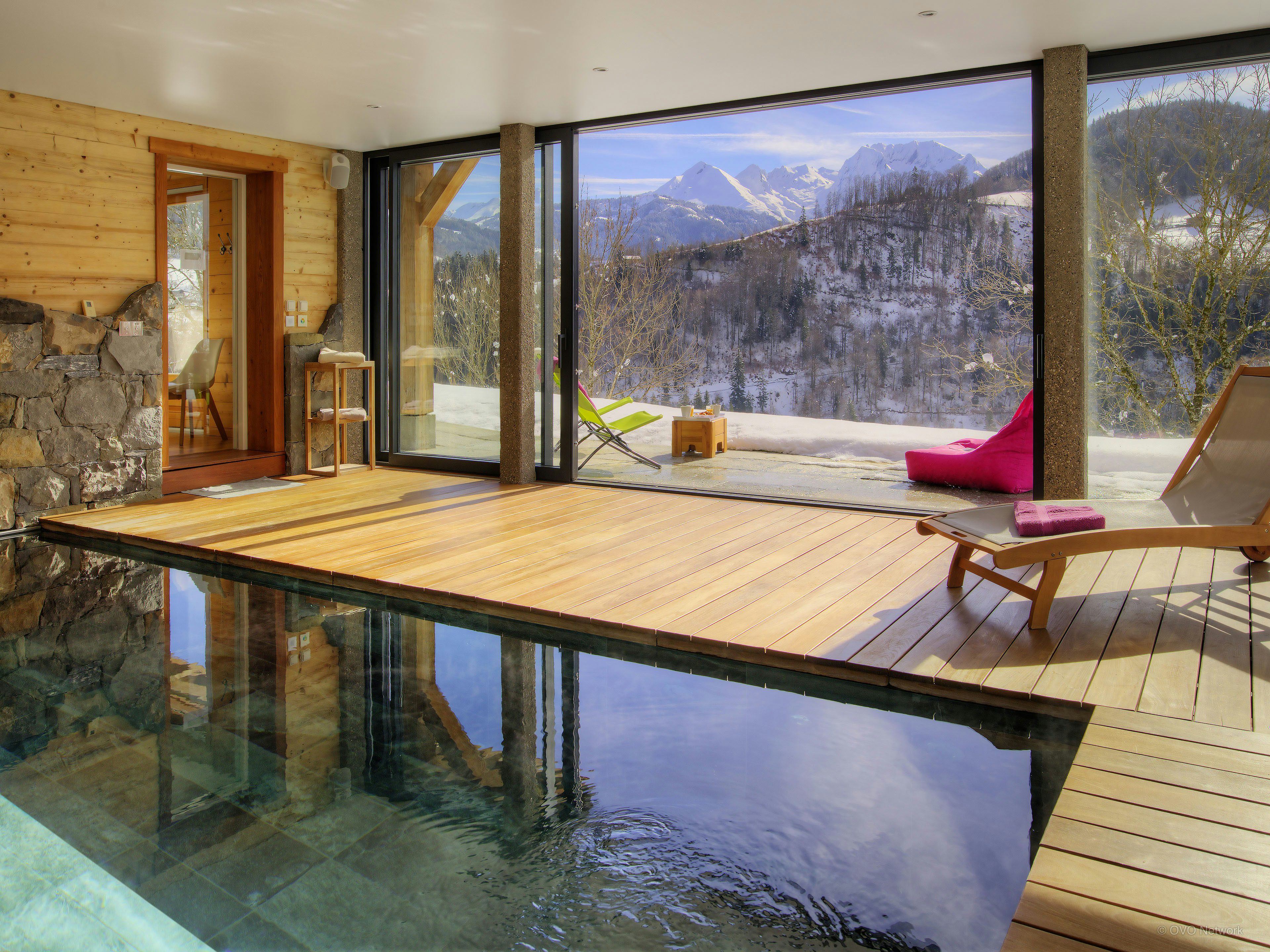 Vacances dans les alpes - piscine, bain nordique & sauna