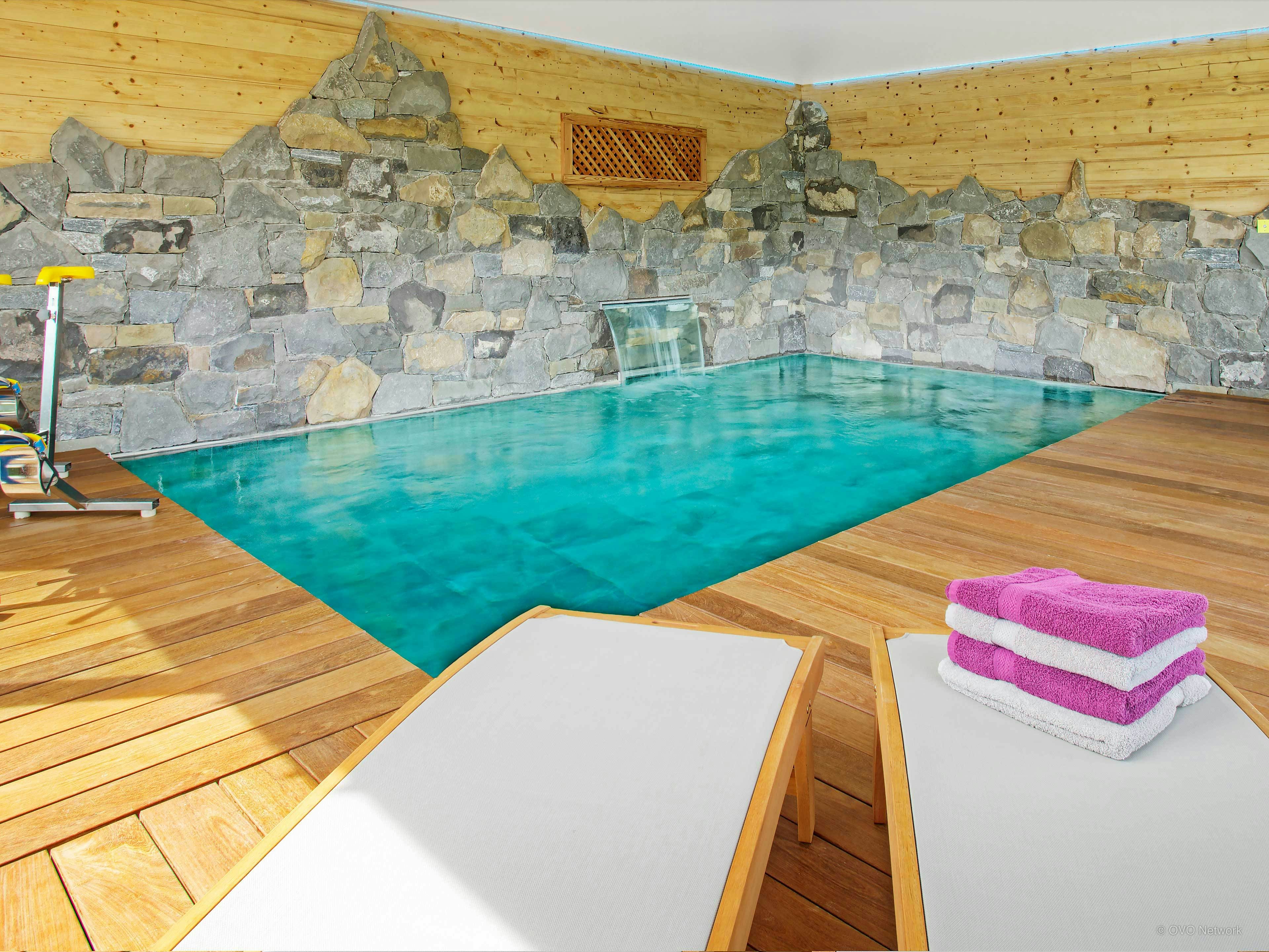 Vacances dans les alpes - piscine, bain nordique & sauna