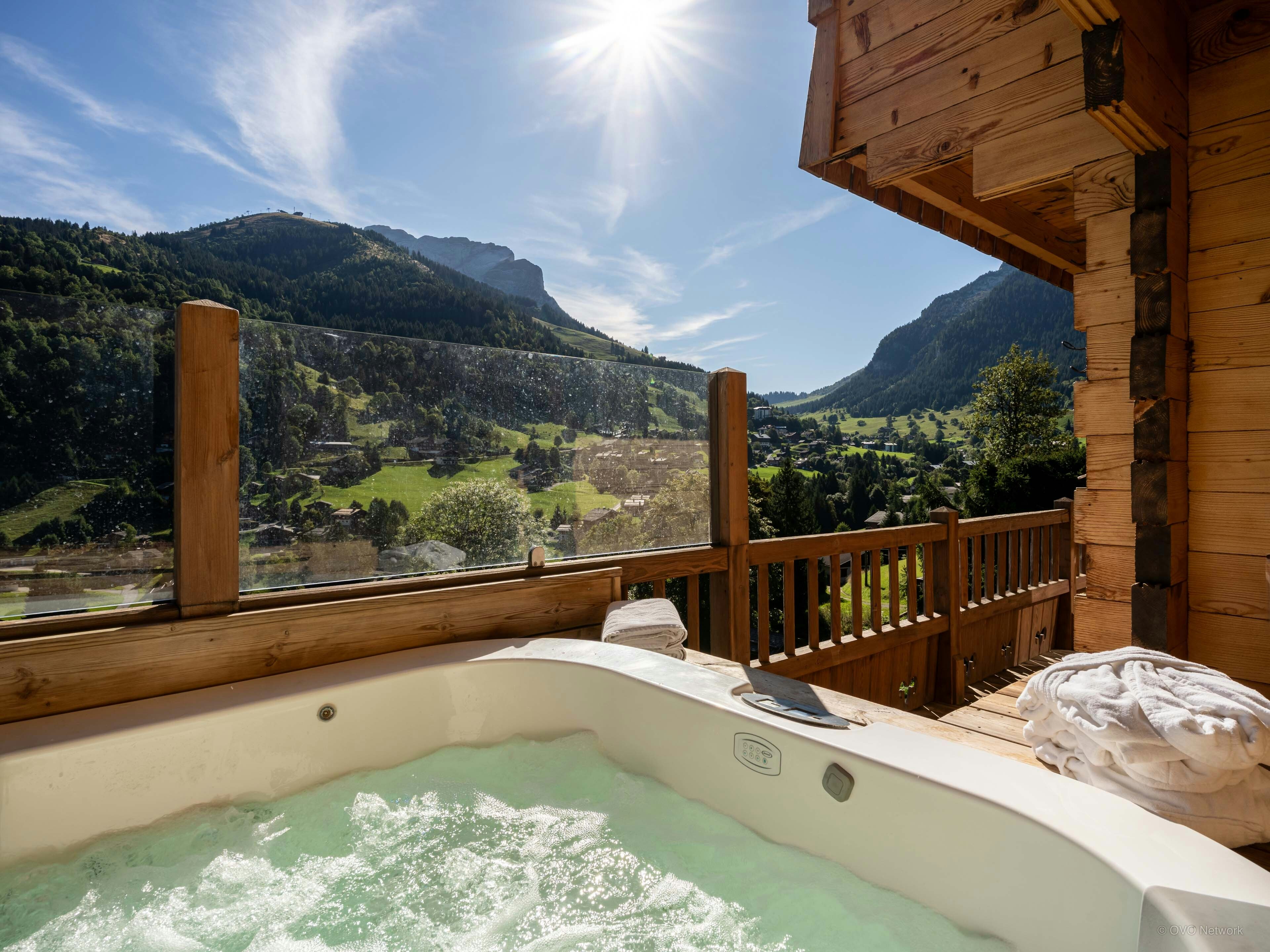 Chalet 5 étoiles pied des pistes - jacuzzi et vue magnifique
