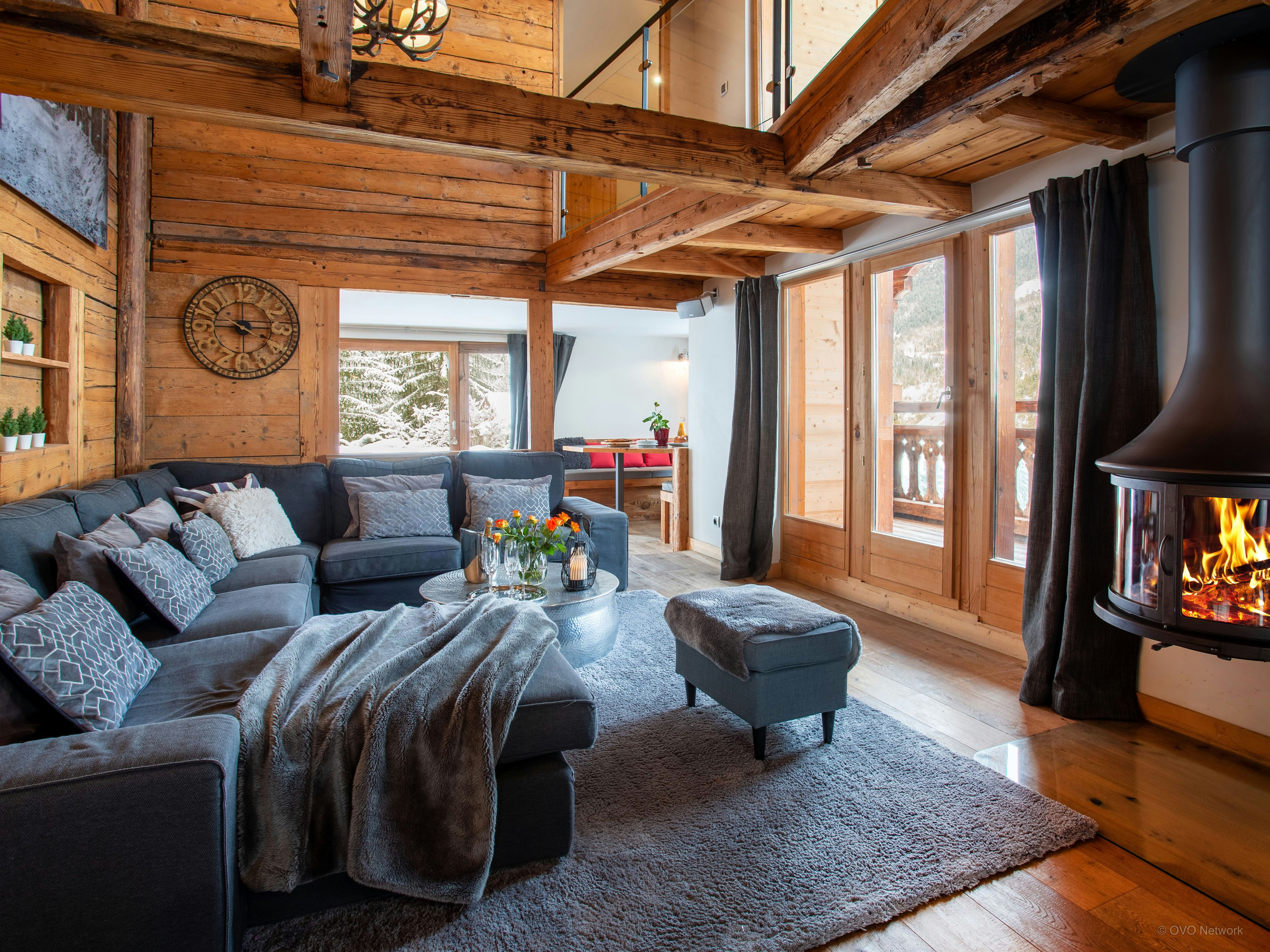 Séjour alpin tout luxe pour 15 - cinema, piscine et spa