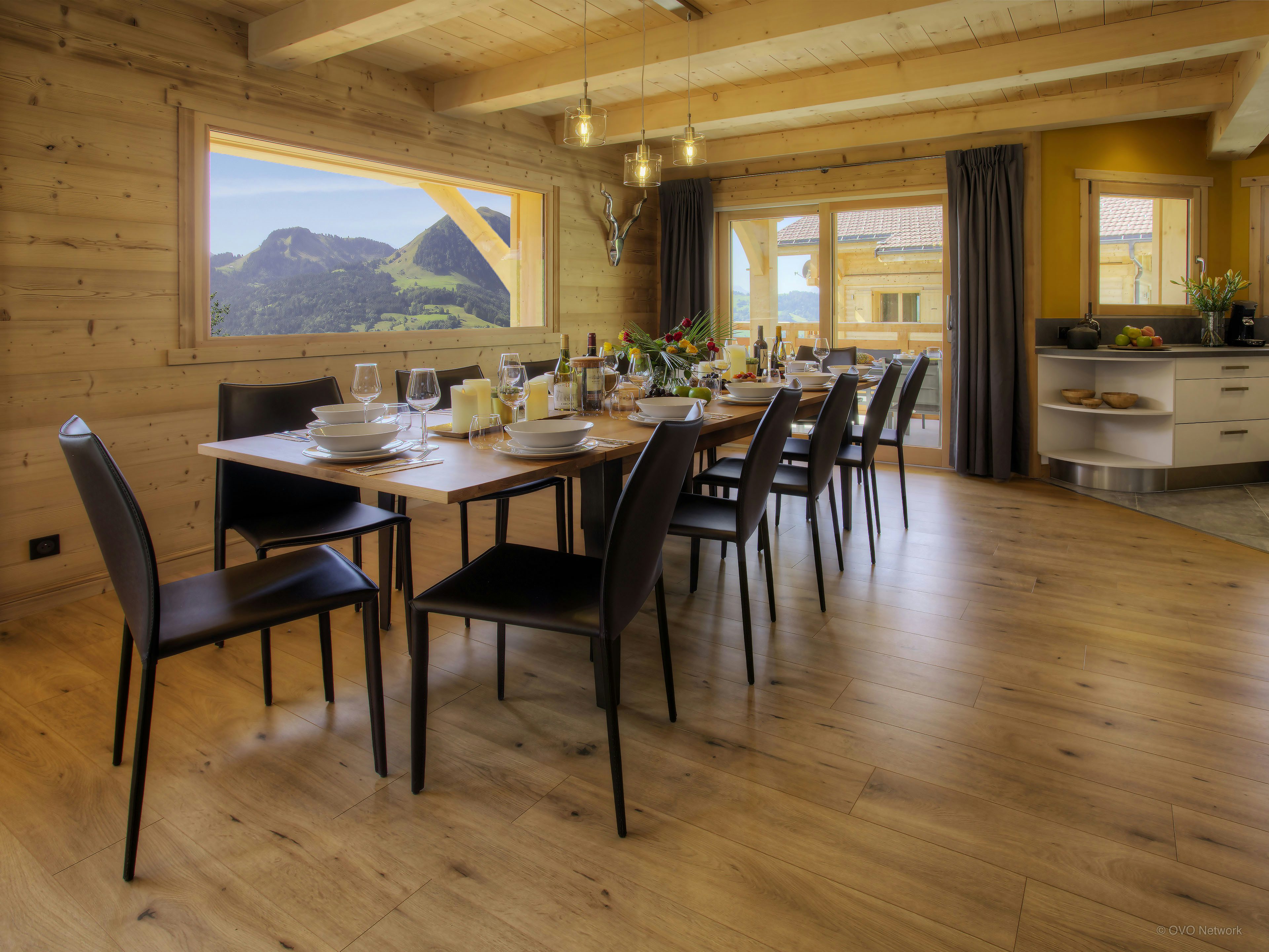 En famille pour 11 avec jacuzzi, proche village