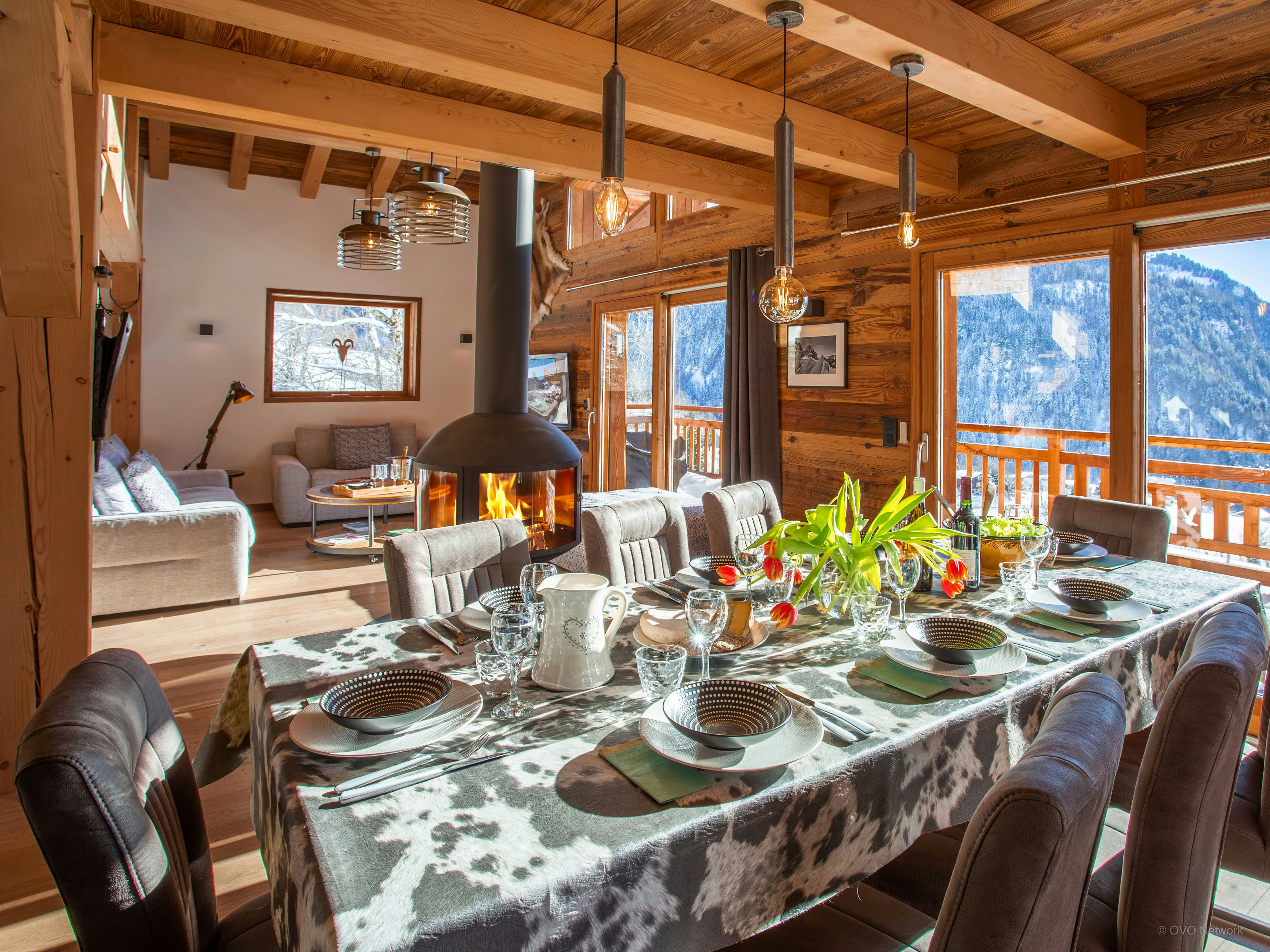Splendide chalet avec jacuzzi proche village et pistes