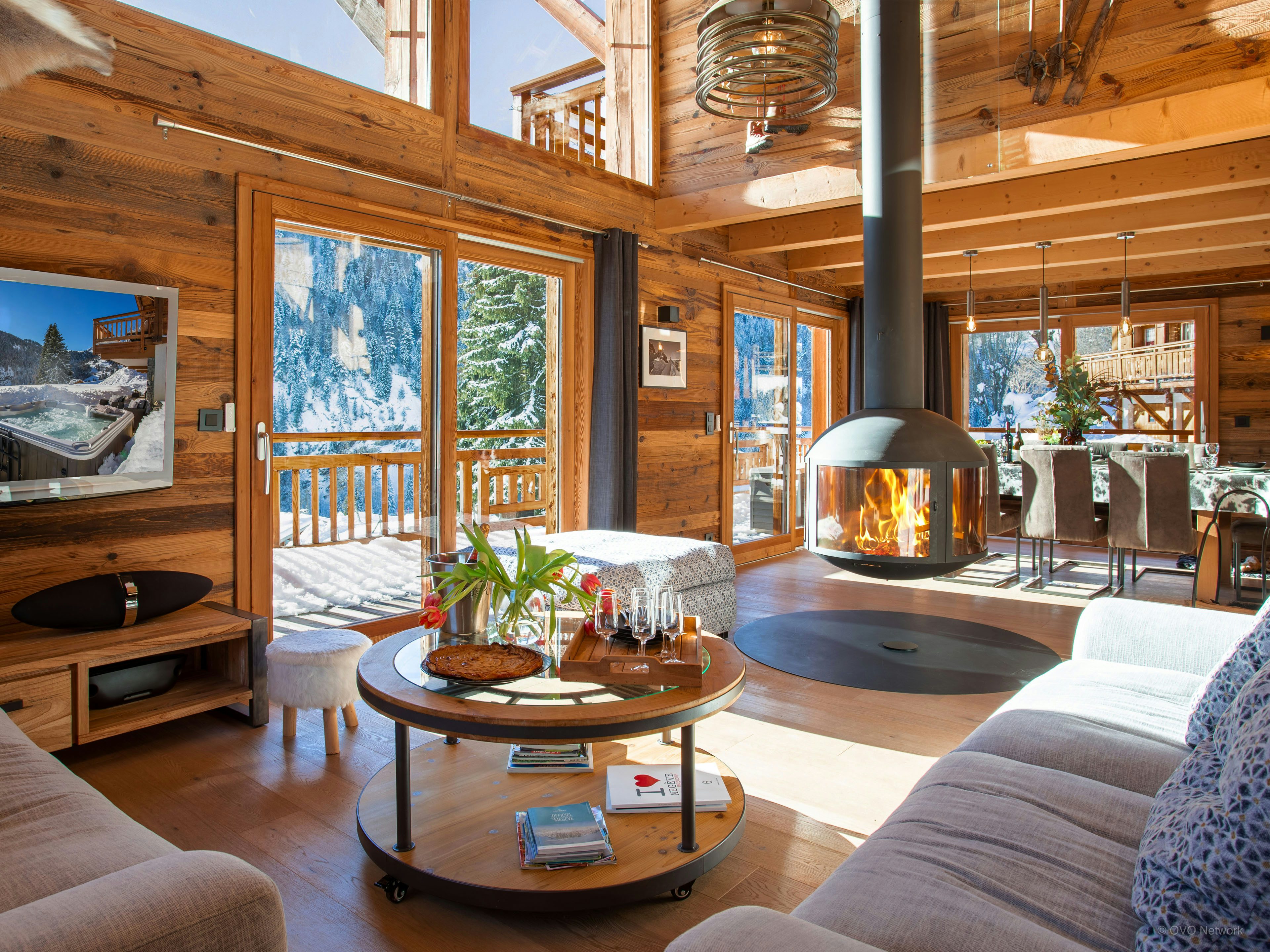 Splendide chalet avec jacuzzi proche village et pistes