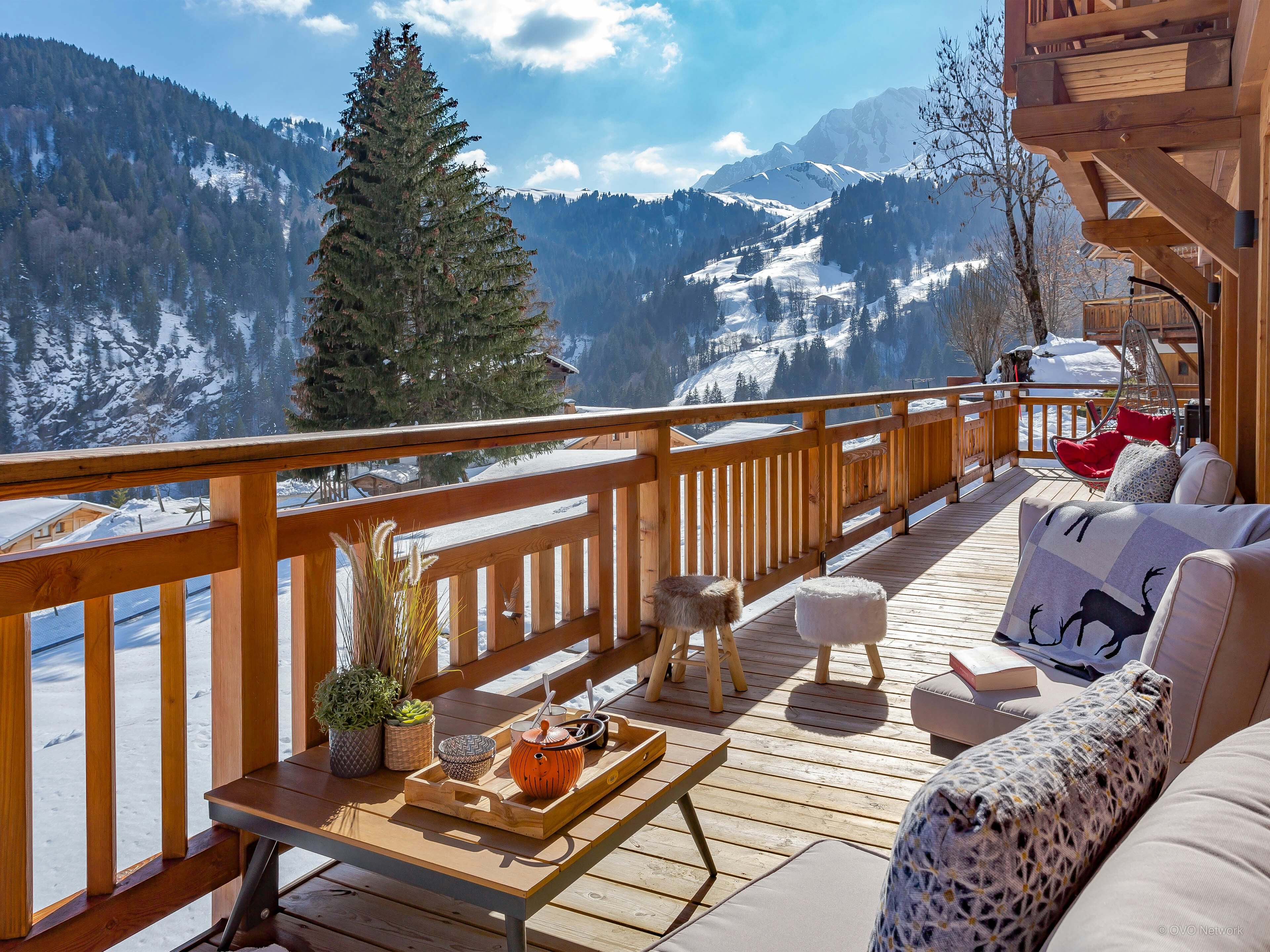 Splendide chalet avec jacuzzi proche village et pistes