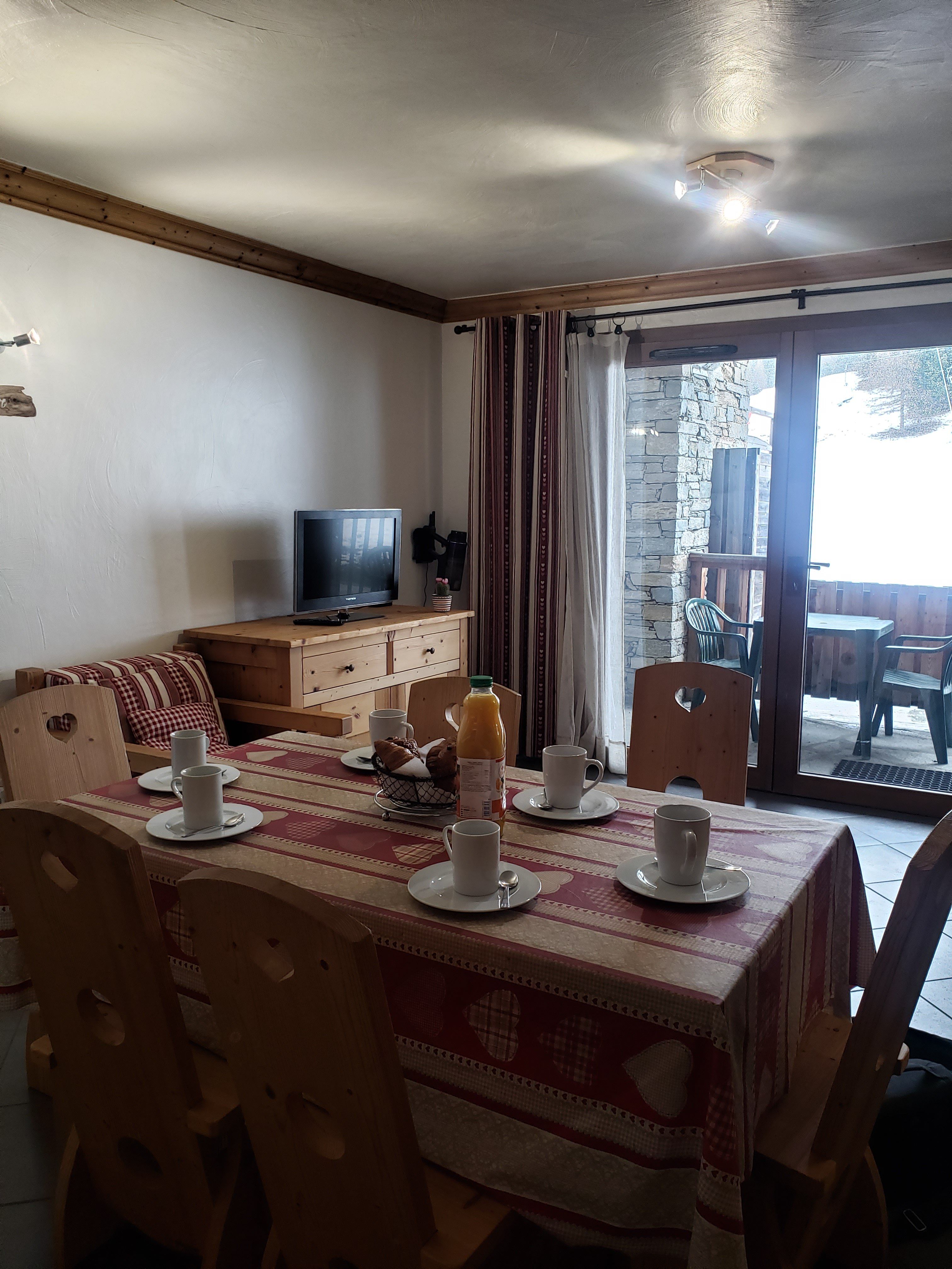 Appartement 4-6P un vrai pied de piste hiver et pleine verdure l'été 