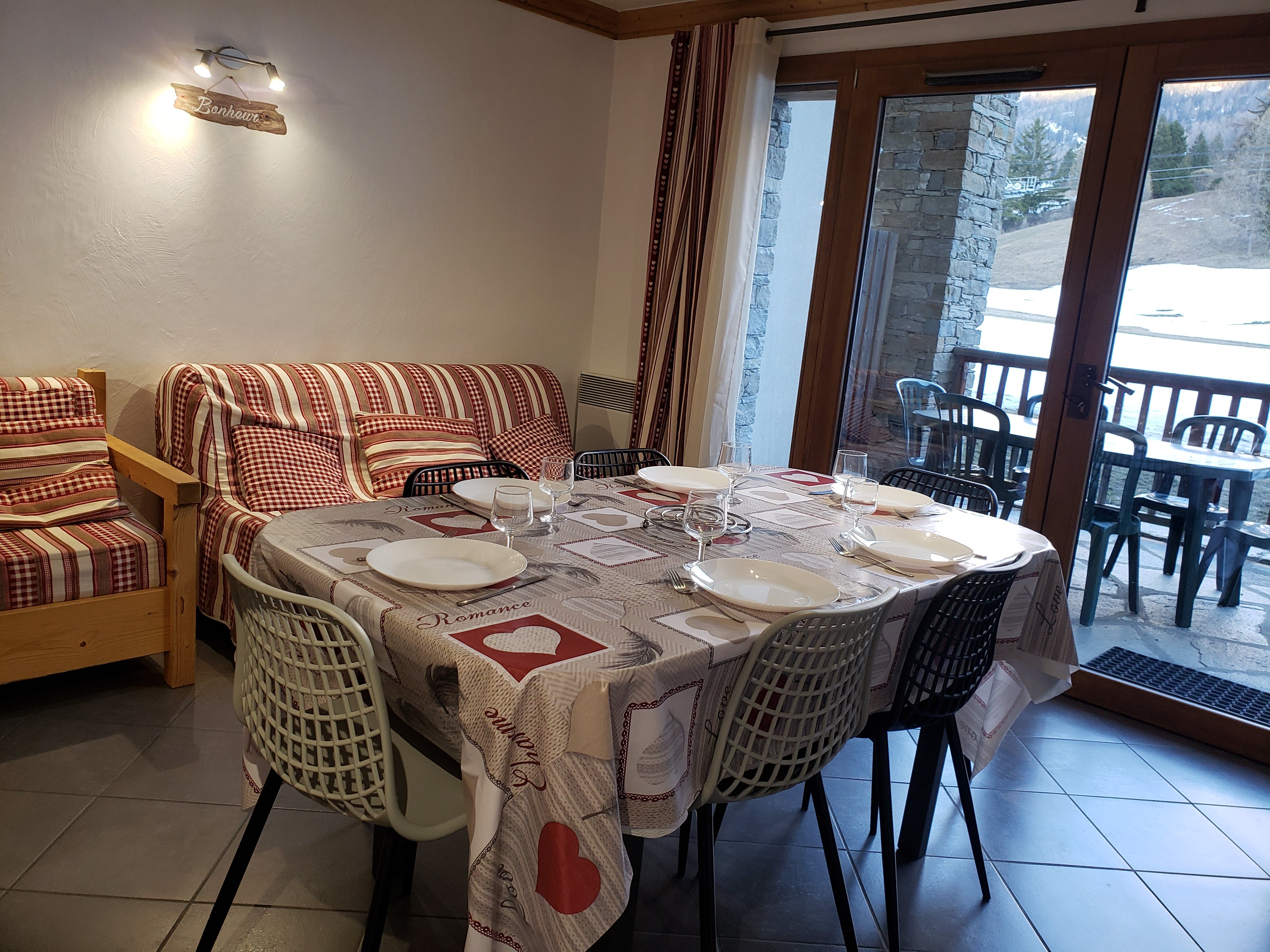 Appartement 6-8P pied de piste hiver et pleine verdure l'été 