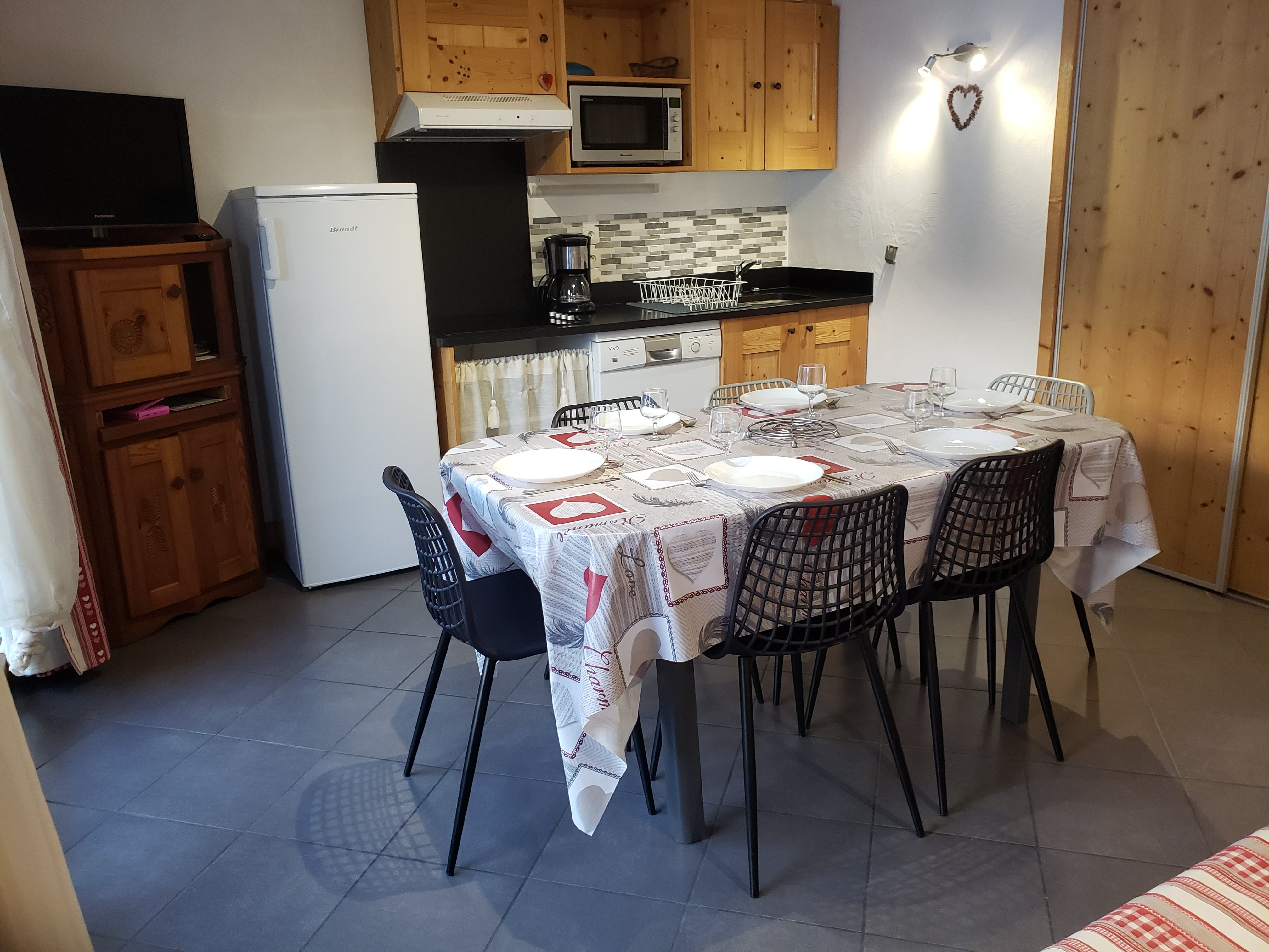 Appartement 6-8P pied de piste hiver et pleine verdure l'été 