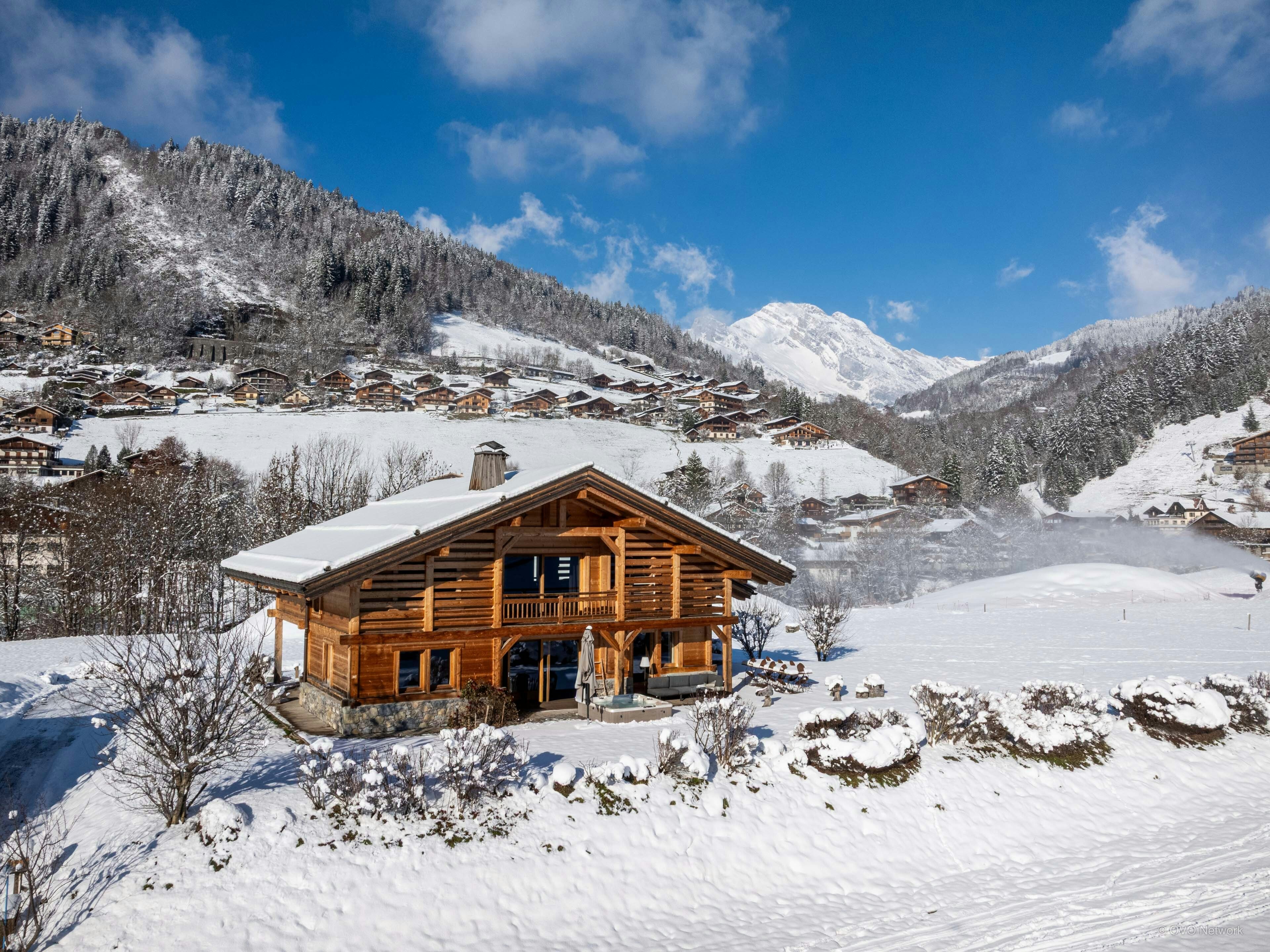 Sauna, jacuzzi, jardin plat - proche remontées & pistes