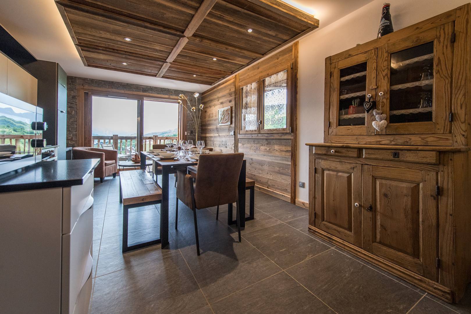 Vaste appartement en vieux bois sur les pistes, vue panoramique