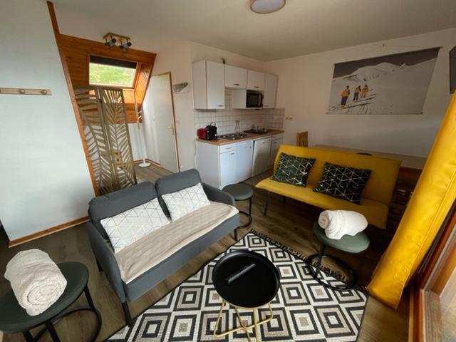AUX PIEDS DES PISTES - 2 PIÈCES CABINE 6 PERSONNES - PARKING  COUVERT - ref DBL53
