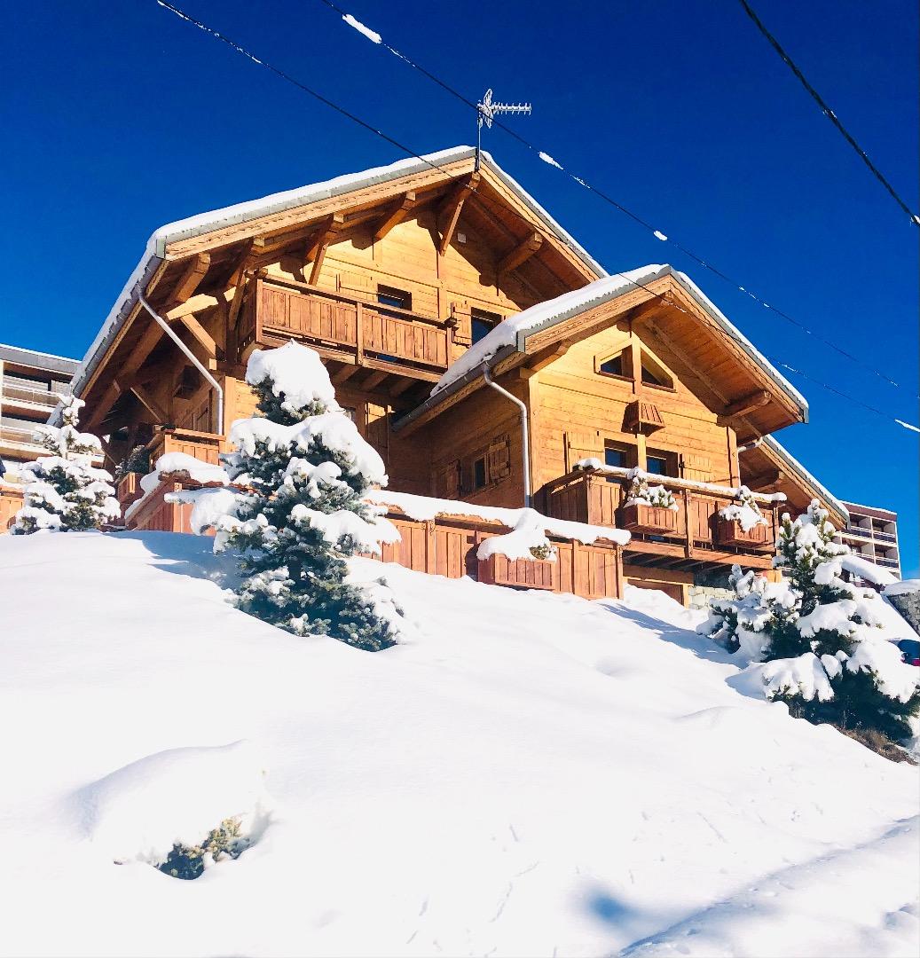 Chalet le jardin d'hiver. piscine. sauna.