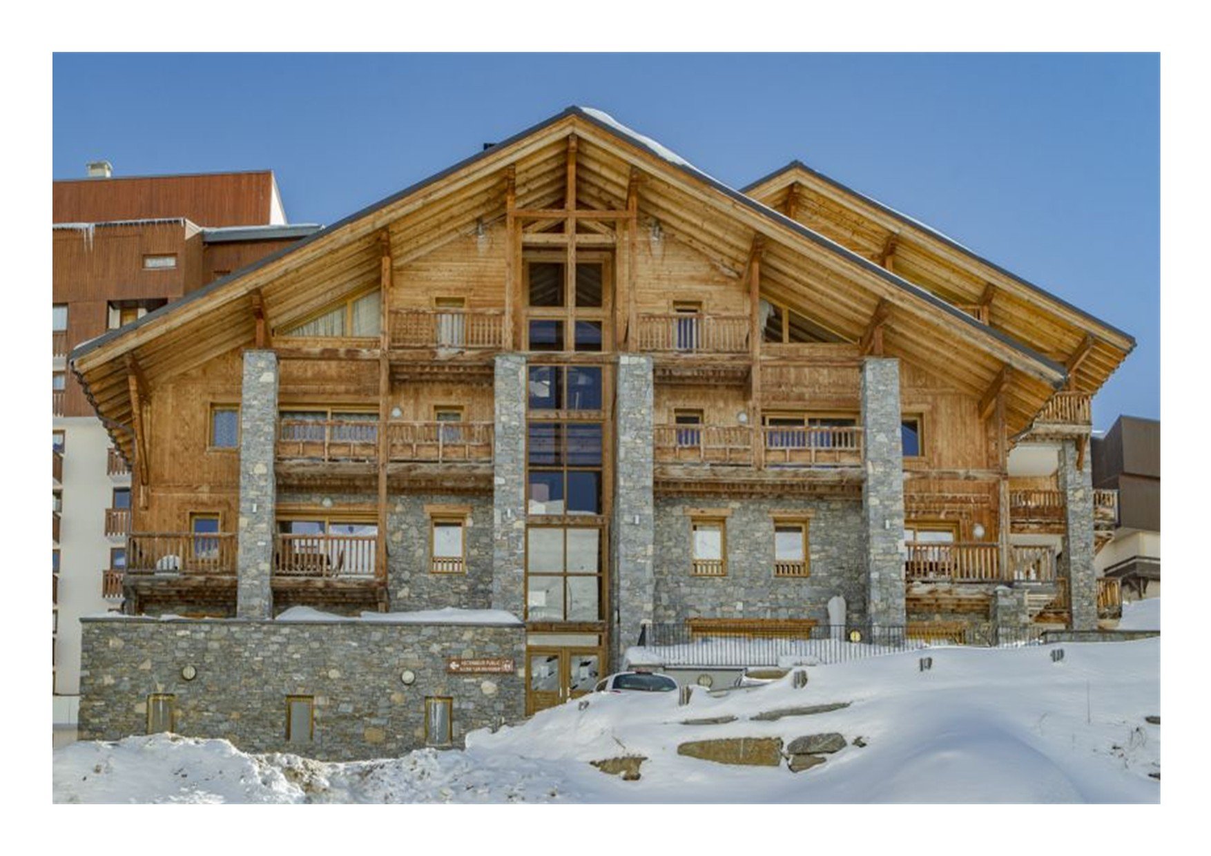 PRESTIGE 3 VALLEES LES MENUIRES LES BRUYERES  SKI AUX PIEDS 4 PERSONNES 53 M2 POSSIBLE 12 PERS 2 APPARTEMENTS