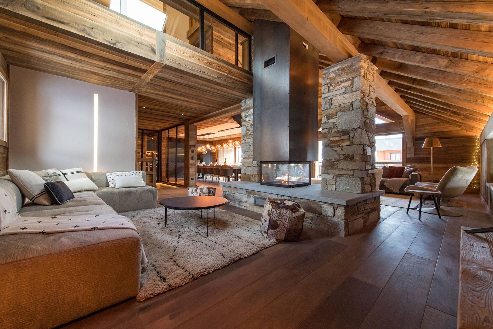 Luxueux chalet avec piscine intérieure, sauna et home cinéma