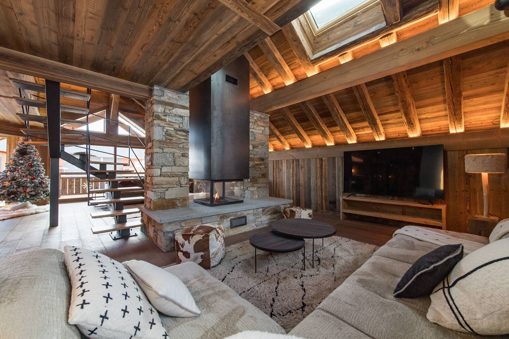 Luxueux chalet avec piscine intérieure, sauna et home cinéma
