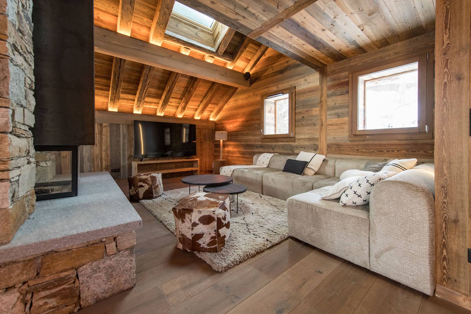 Luxueux chalet avec piscine intérieure, sauna et home cinéma