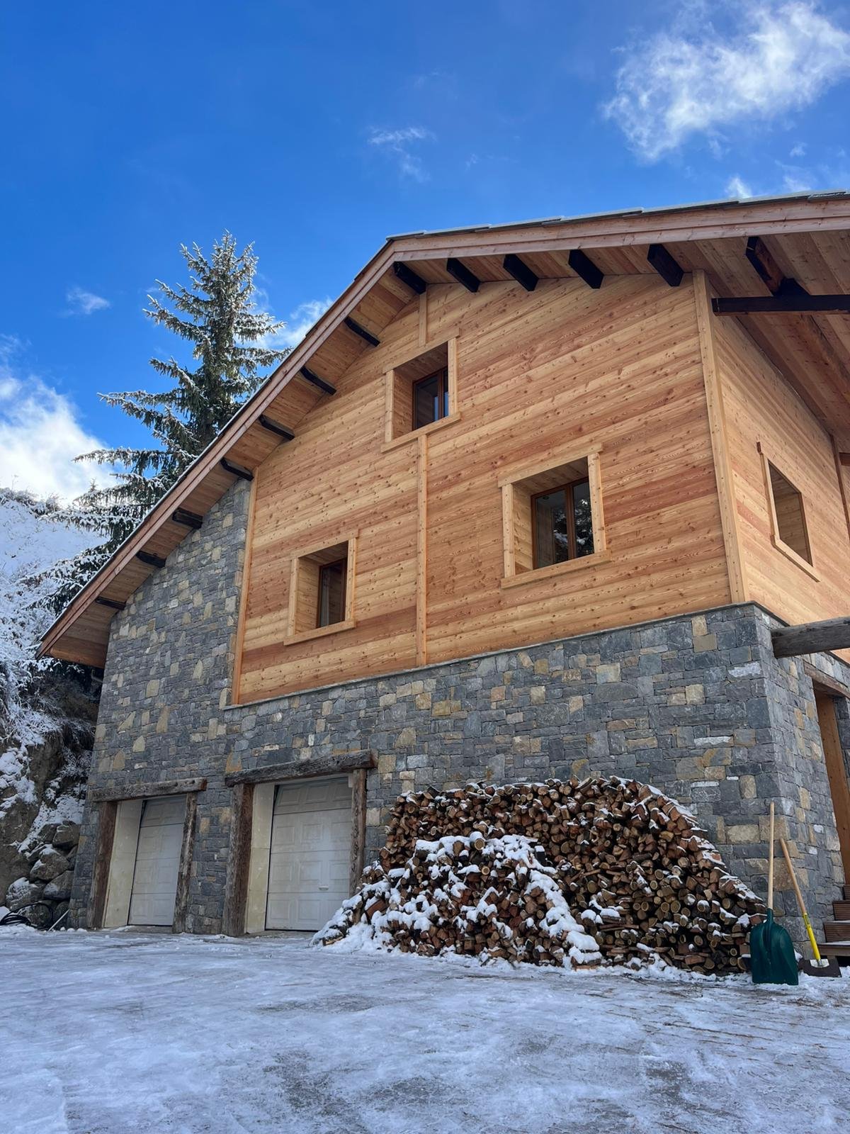 Grand chalet de prestige 24 personnes avec piscine et jacuzzi, face aux pistes à Vars