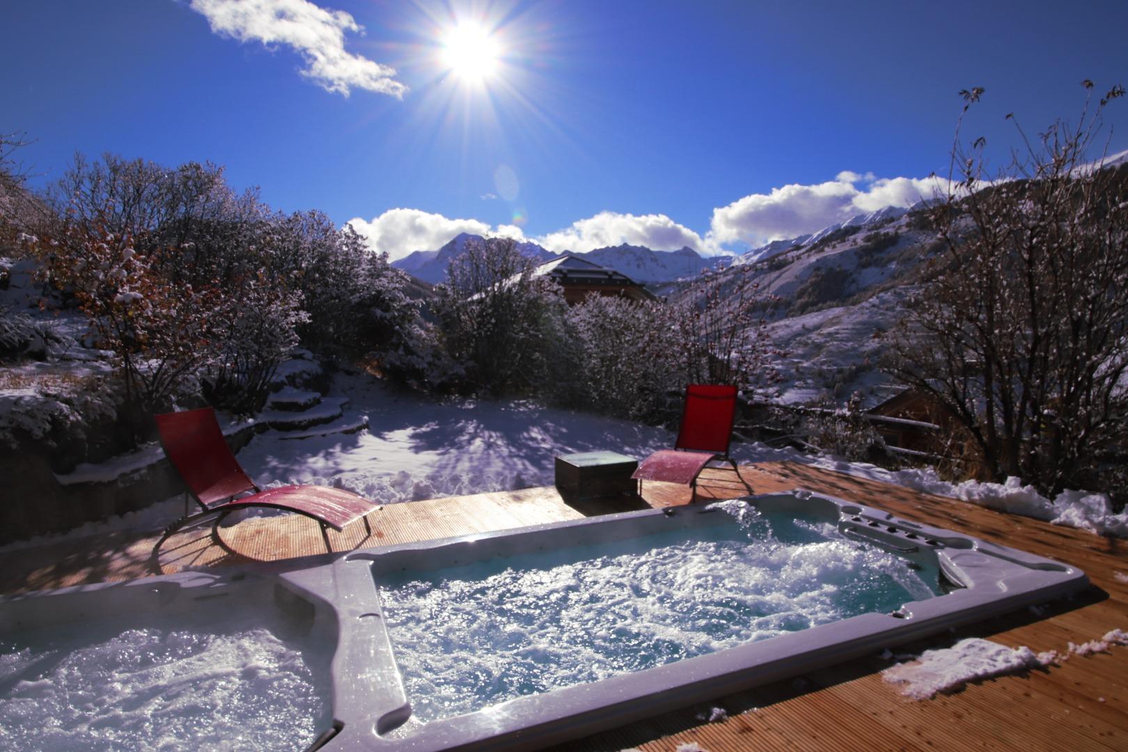 Grand chalet de prestige 24 personnes avec piscine et jacuzzi, face aux pistes à Vars