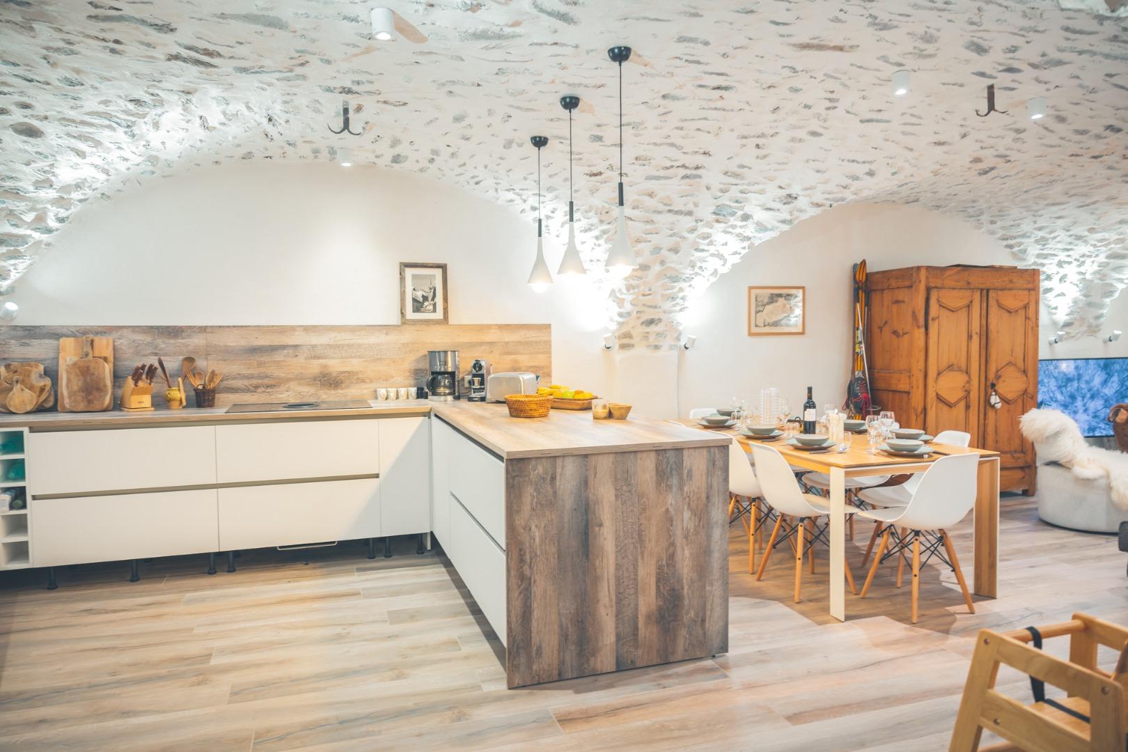 Cuisine et salle à manger sous voûtes 