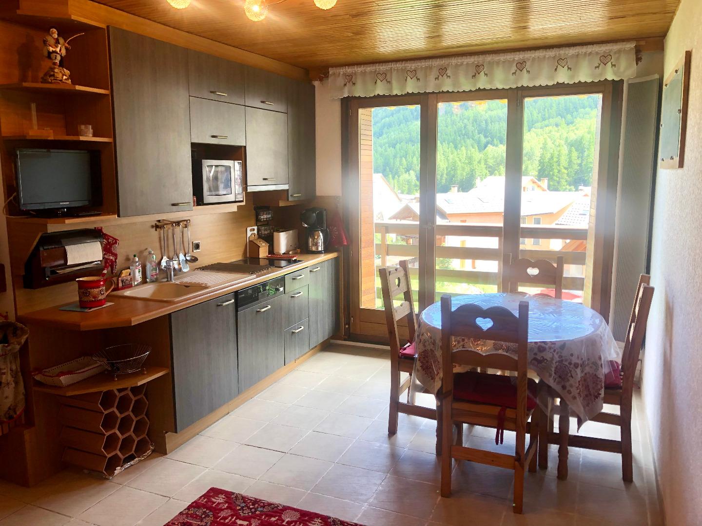 GALY JAMMOU - PIED DES PISTES