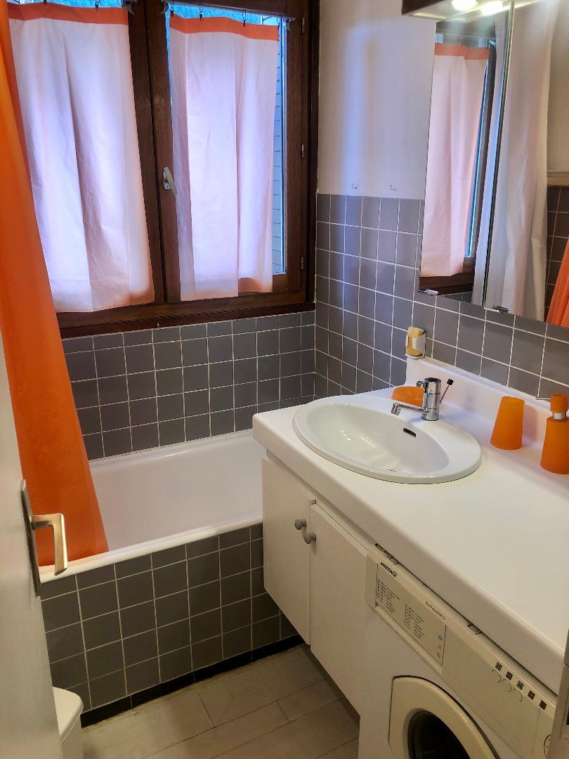 GALY JAMMOU - PIED DES PISTES