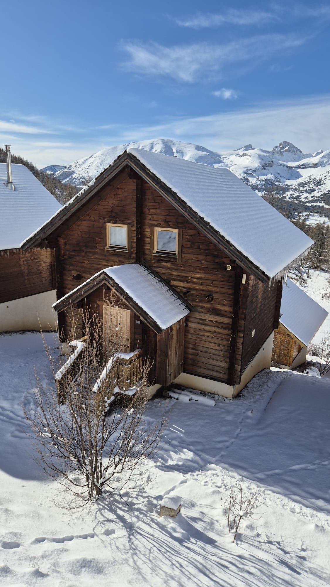 Grand chalet en bois avec vue splendide