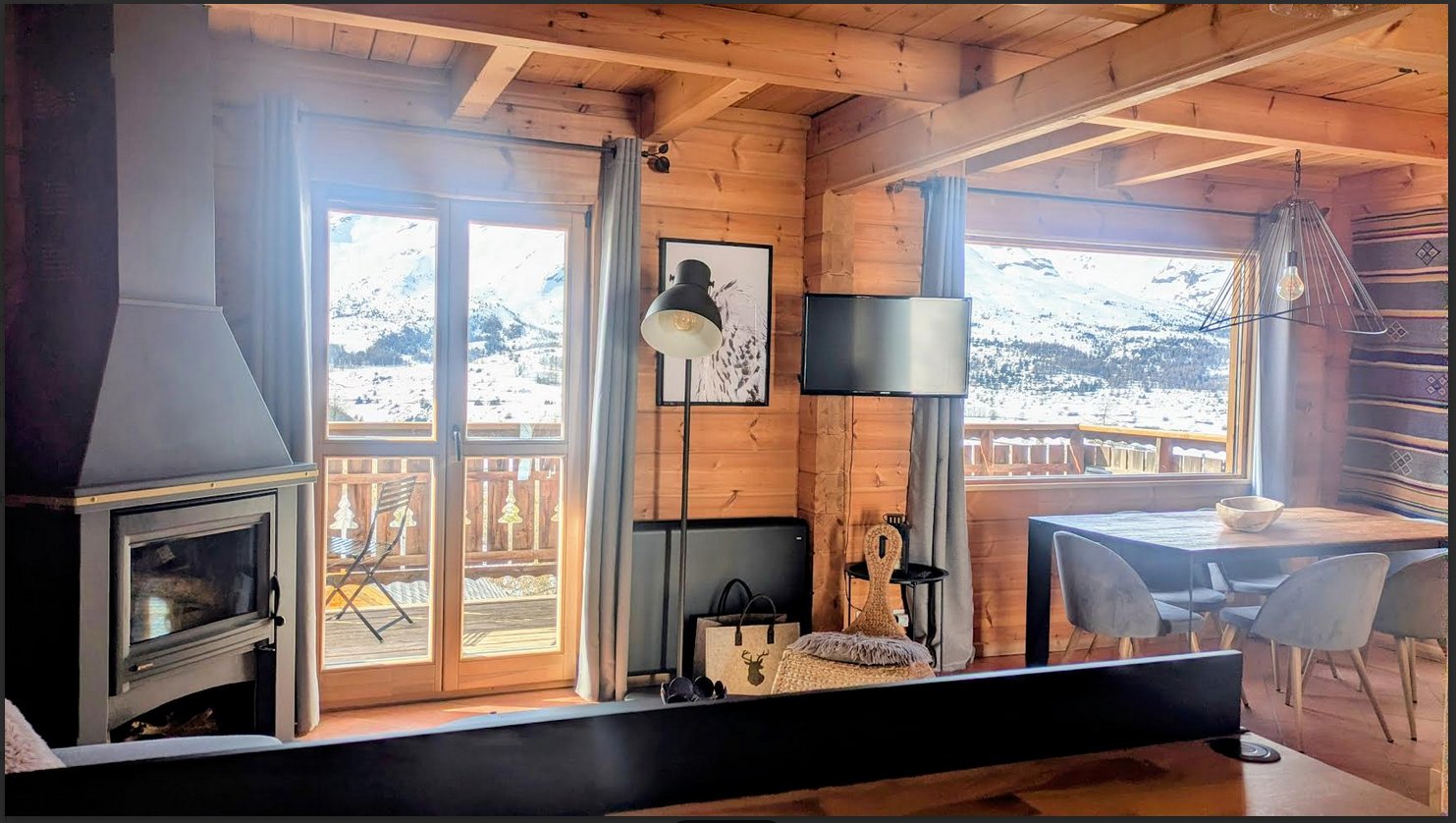 Grand chalet en bois avec vue splendide