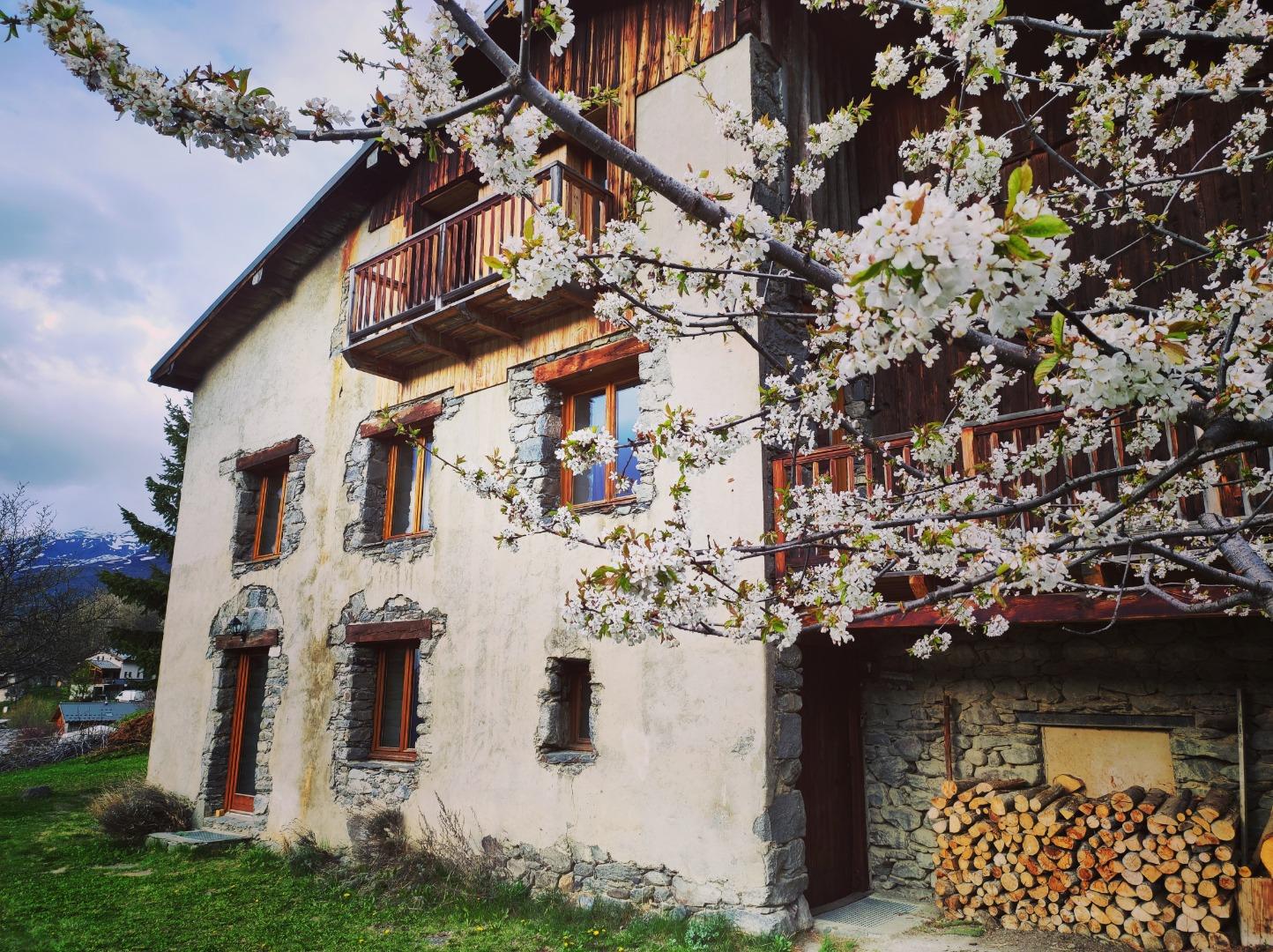 Chalet tout confort avec sauna et poêle à bois