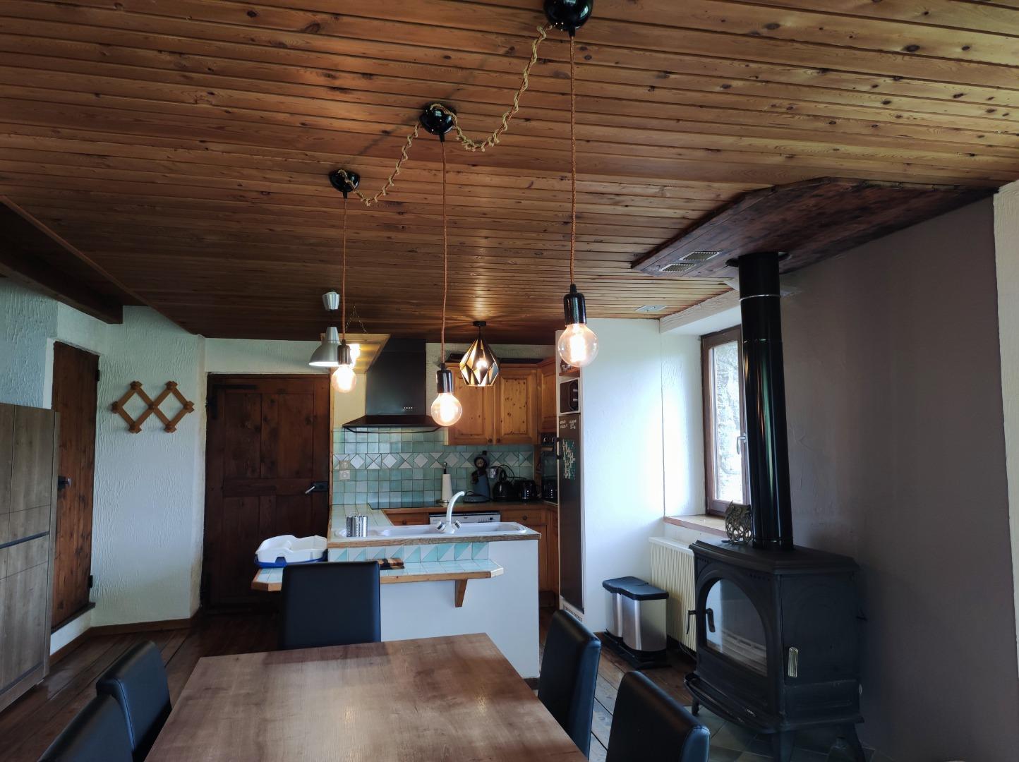 Chalet tout confort avec sauna et poêle à bois