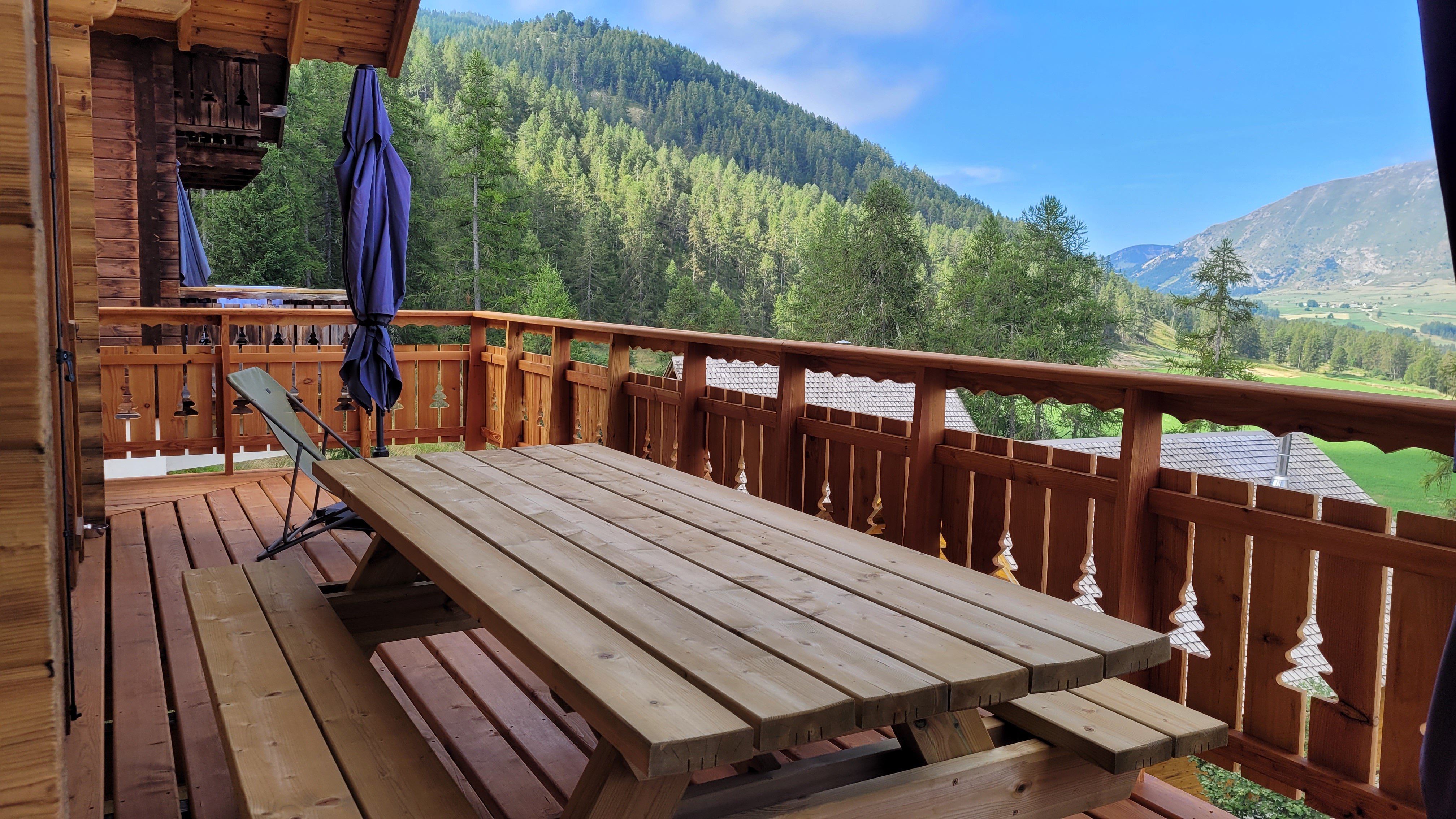 La terrasse et sa magnifique vue sur les montagnes