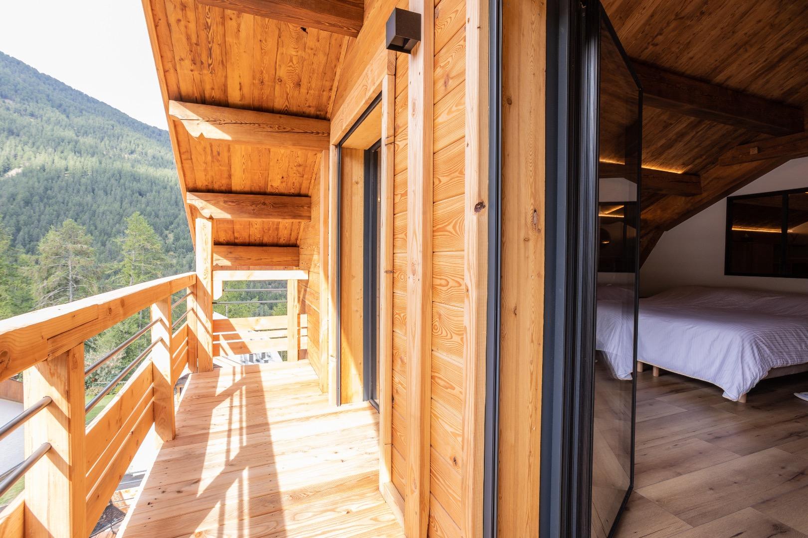 La Tanière des orres  et le louveteau 