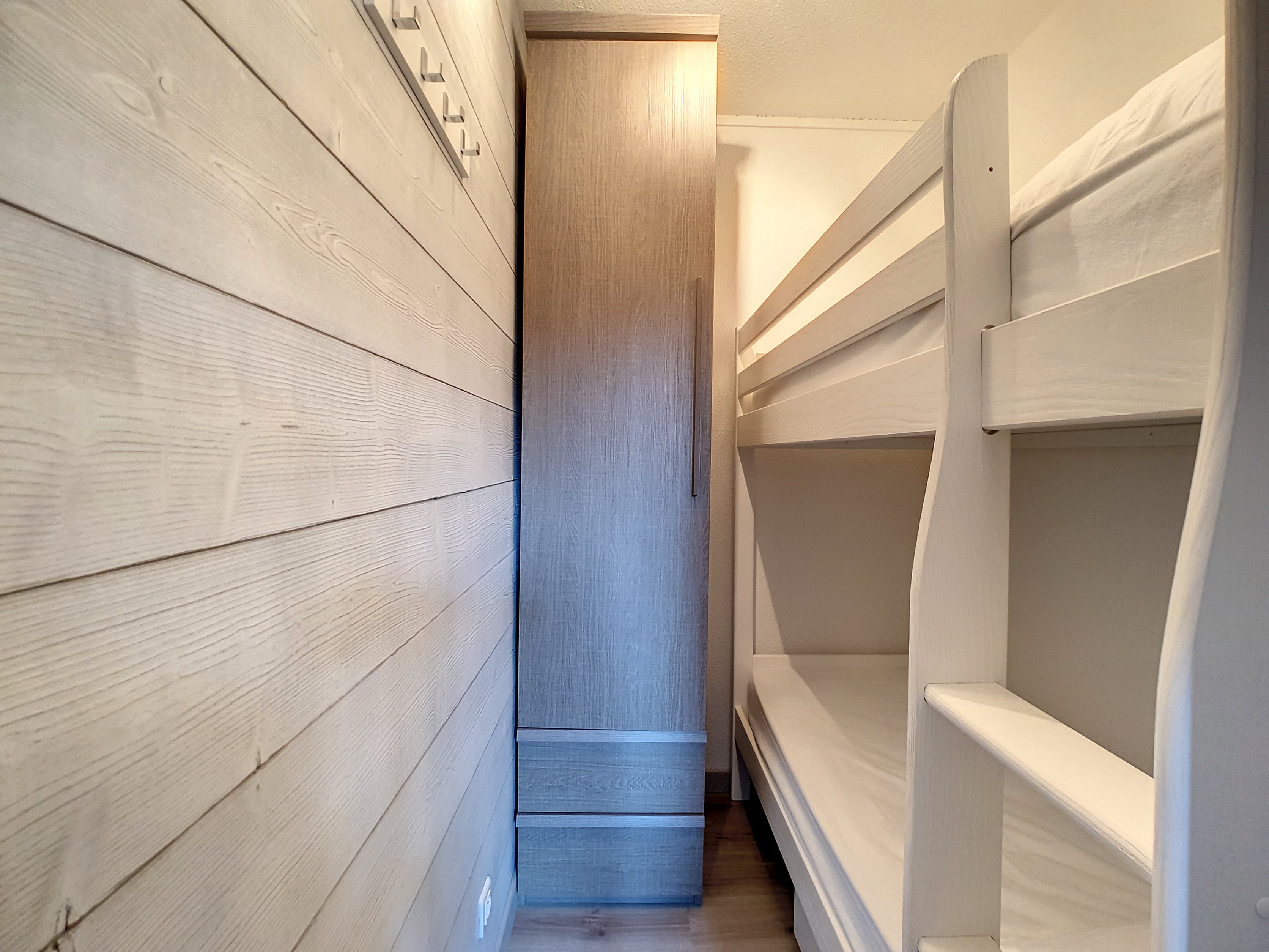 APPA LAUZIERES 8 - PELVOUX- Charmant T2 skis aux pieds ( 4 personnes)