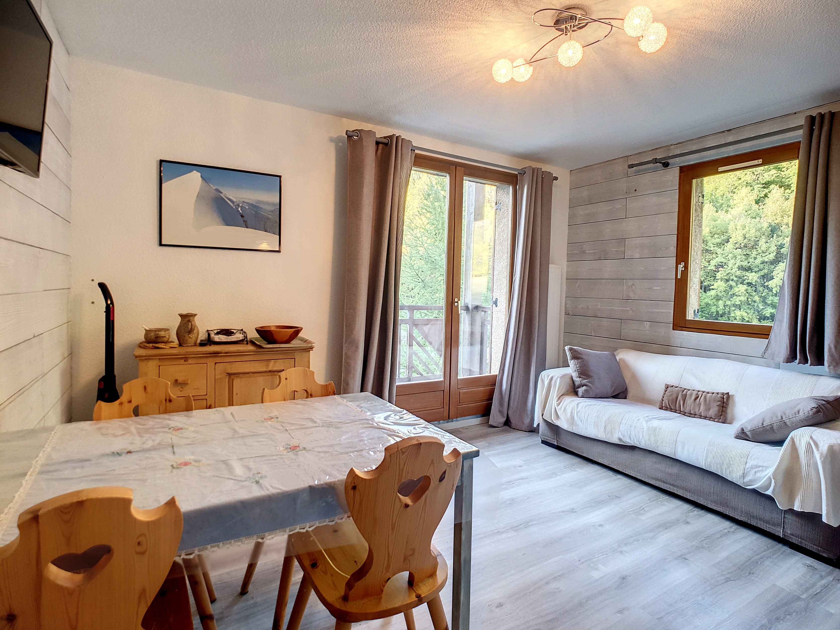 APPA LAUZIERES 8 - PELVOUX- Charmant T2 skis aux pieds ( 4 personnes)