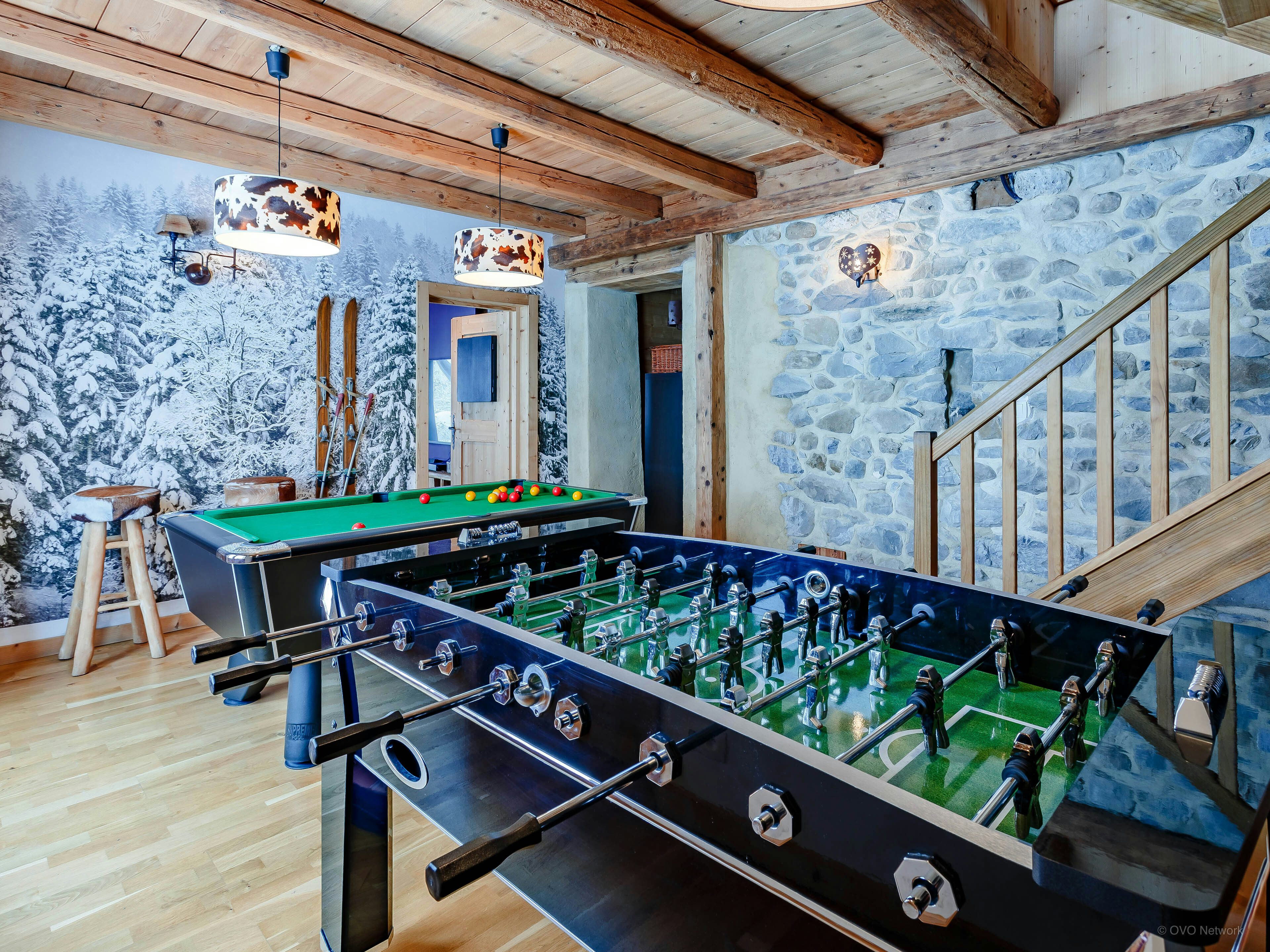 Jacuzzi, salle de jeux et piscine